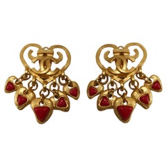 Chanel 1995 CC Pendientes de clip con flecos de corazón