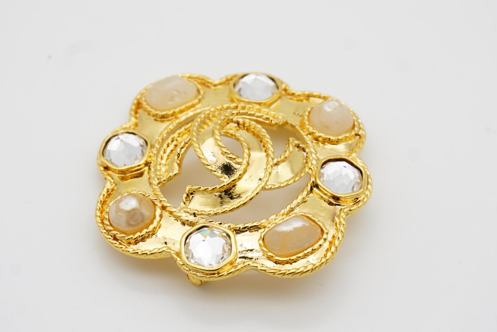 Chanel 1995 Coco Large Gripoix Pink Pearls Crystals Openwork Logo CC Gold Brooch For Sale 6