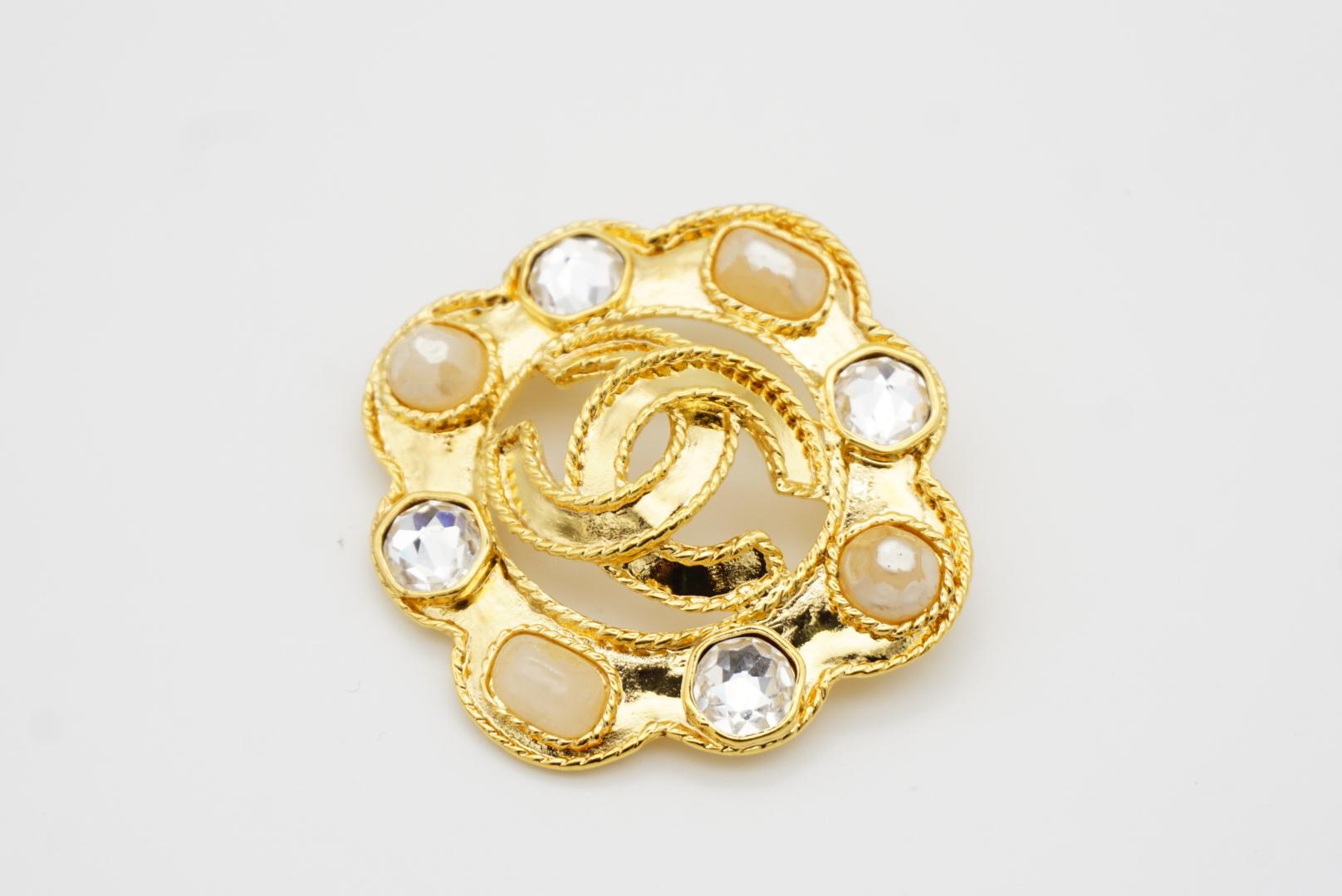 Chanel 1995 Coco Large Gripoix Pink Pearls Crystals Openwork Logo CC Gold Brooch For Sale 4