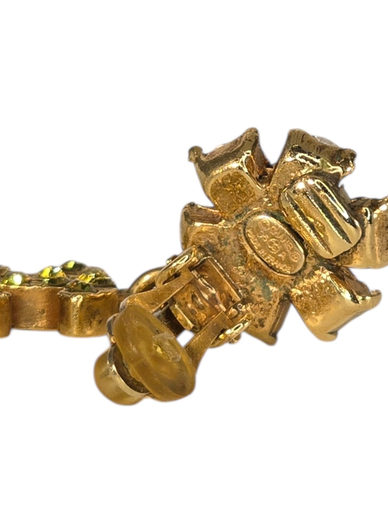 Chanel 1995 Automne Boucles d'oreilles Clip-On Logo CC en cristal doré et fausses perles en vente 6