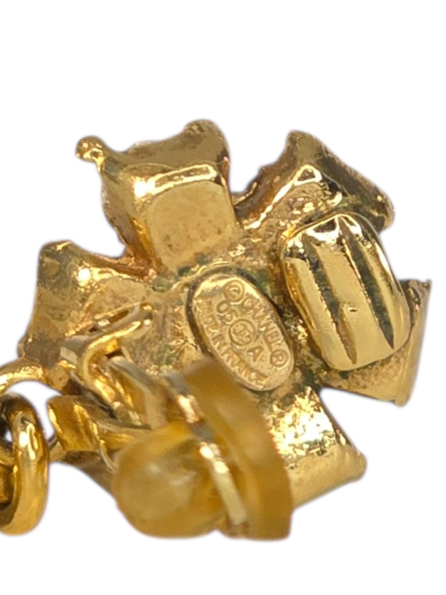 Chanel 1995 Automne Boucles d'oreilles Clip-On Logo CC en cristal doré et fausses perles en vente 5