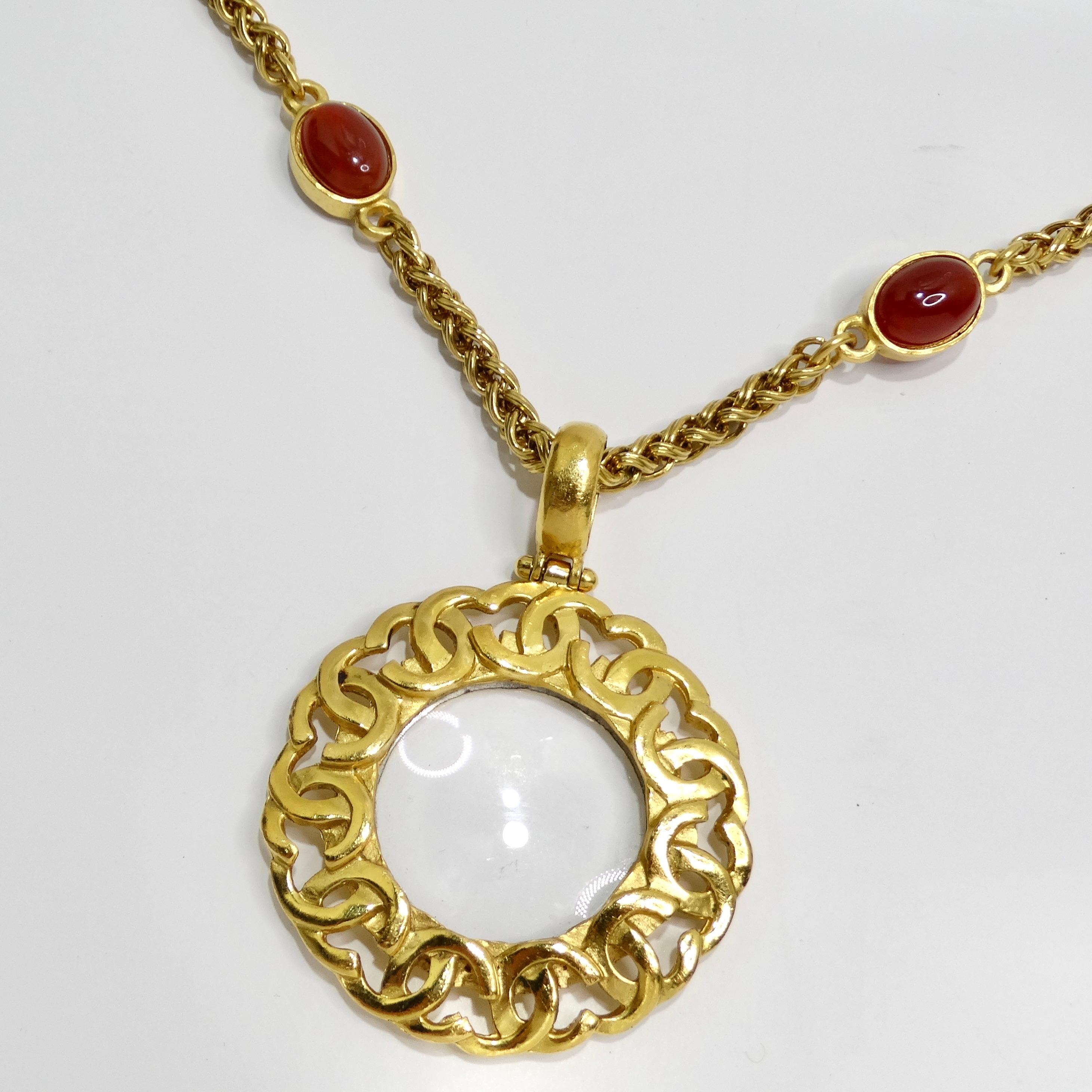 Chanel 1995 Gold Tone Gripoix Glass Pendant Necklace In Good Condition For Sale In Scottsdale, AZ