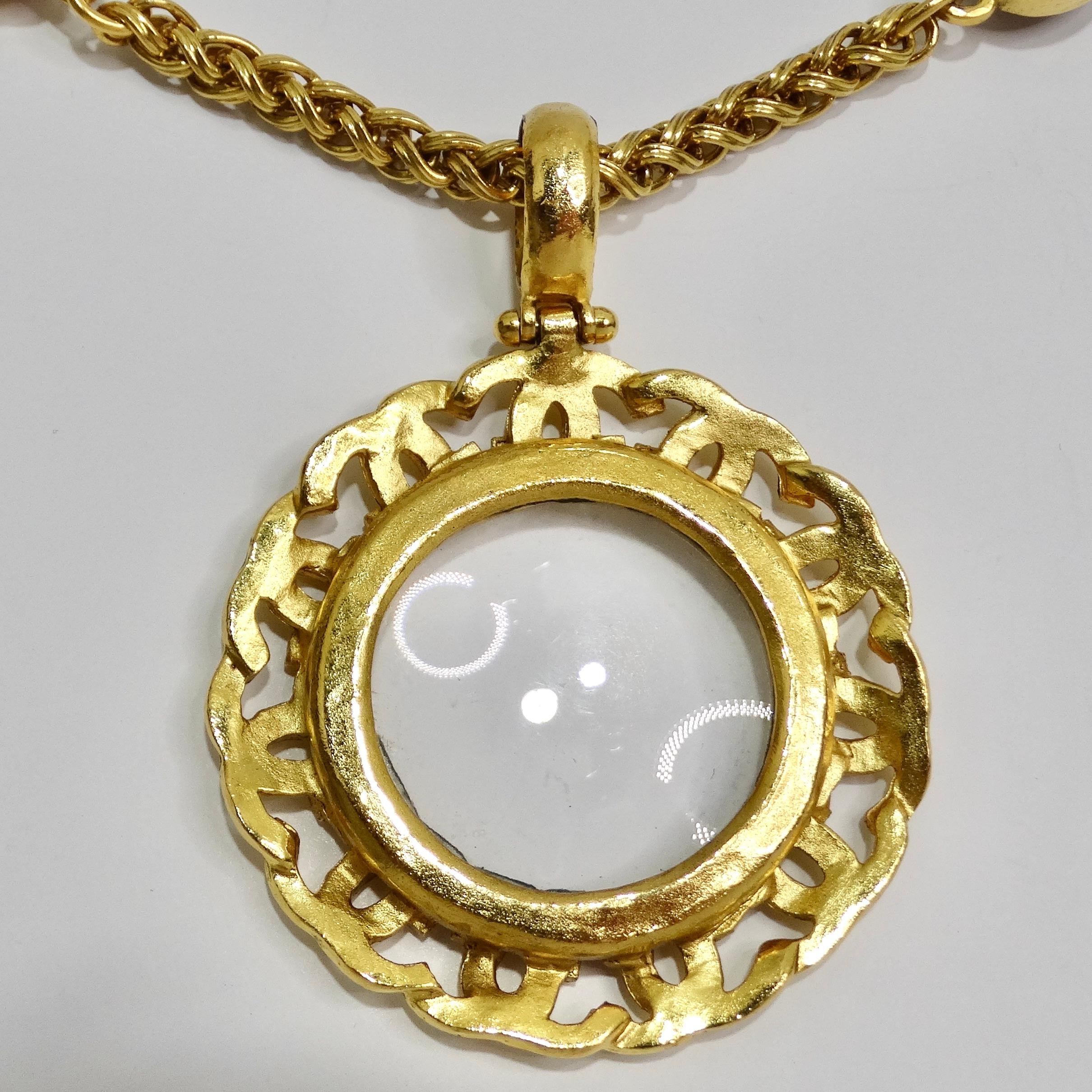 Chanel 1995 Gold Tone Gripoix Glass Pendant Necklace For Sale 4