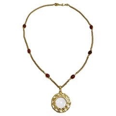 Retro Chanel 1995 Gold Tone Gripoix Glass Pendant Necklace