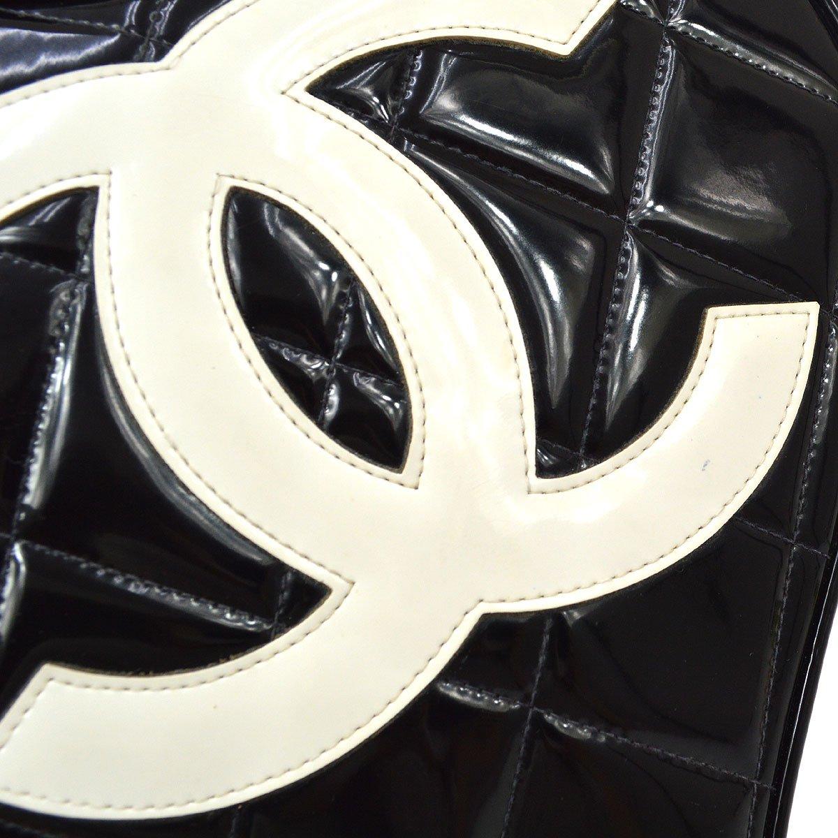 Chanel 1995 Heart Vanity Handbag In Good Condition For Sale In London, GB