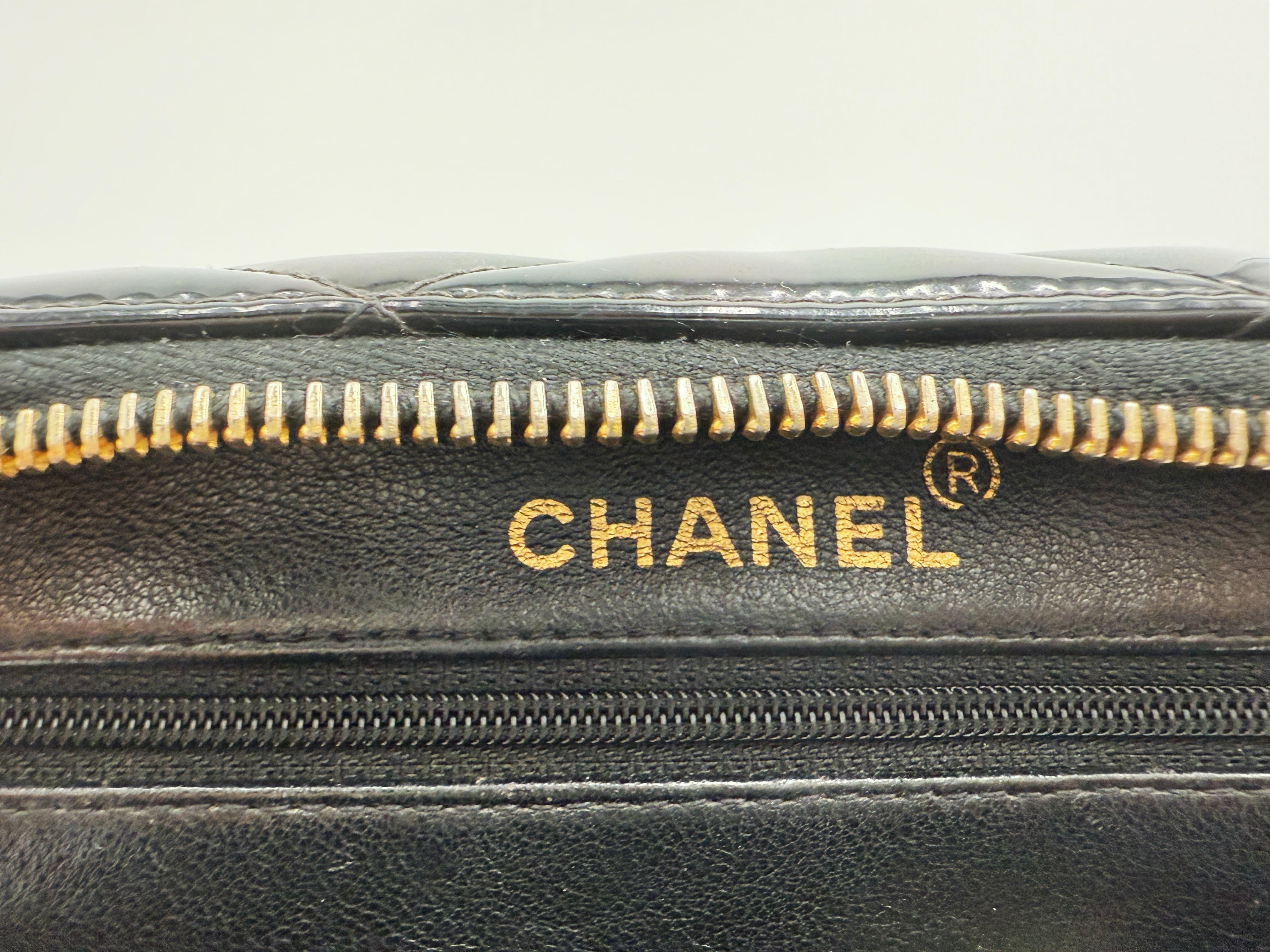 Chanel 1995 Rare Logo Black Vanity Case Bag en vente 5