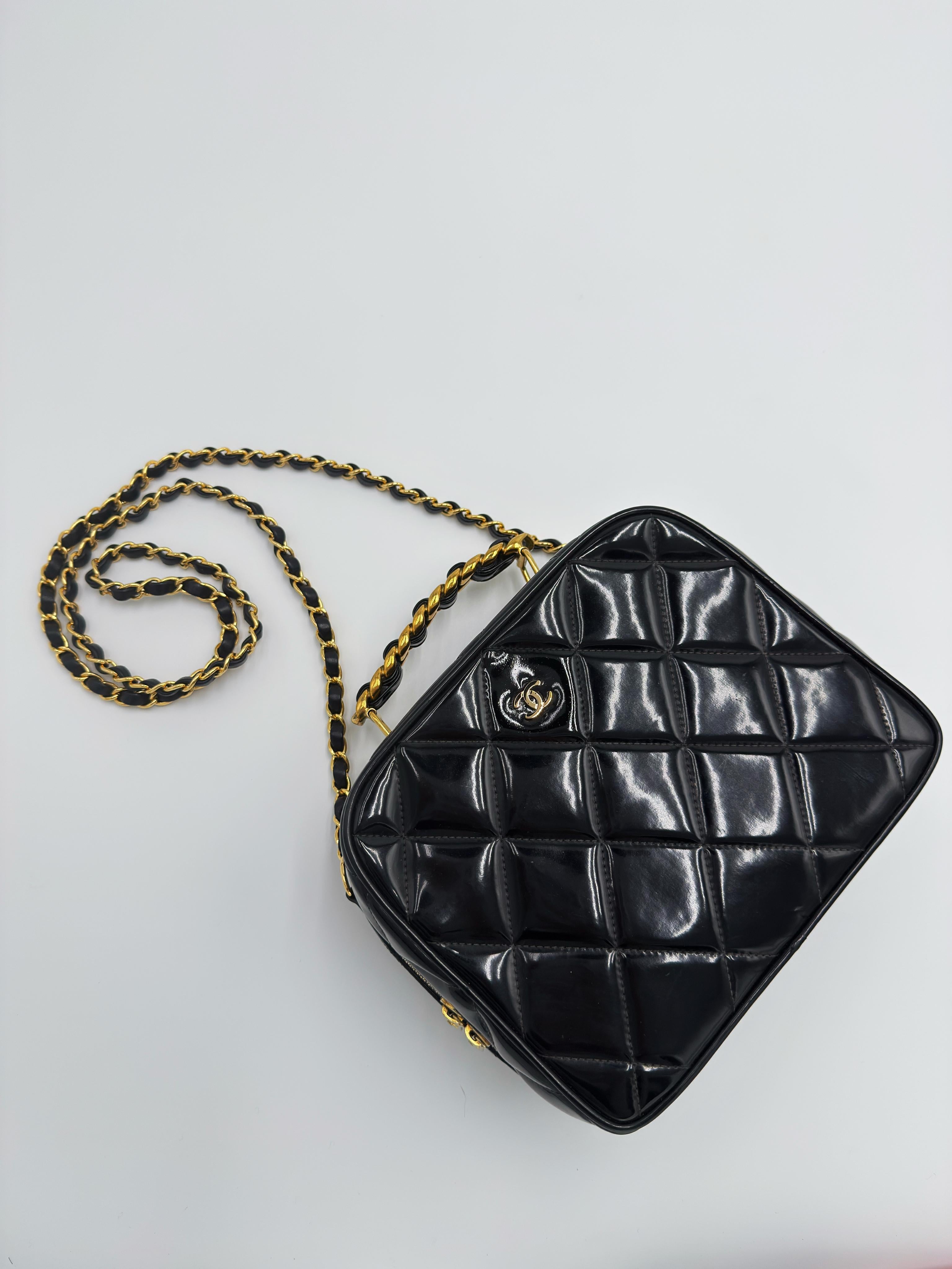 Noir Chanel 1995 Rare Logo Black Vanity Case Bag en vente