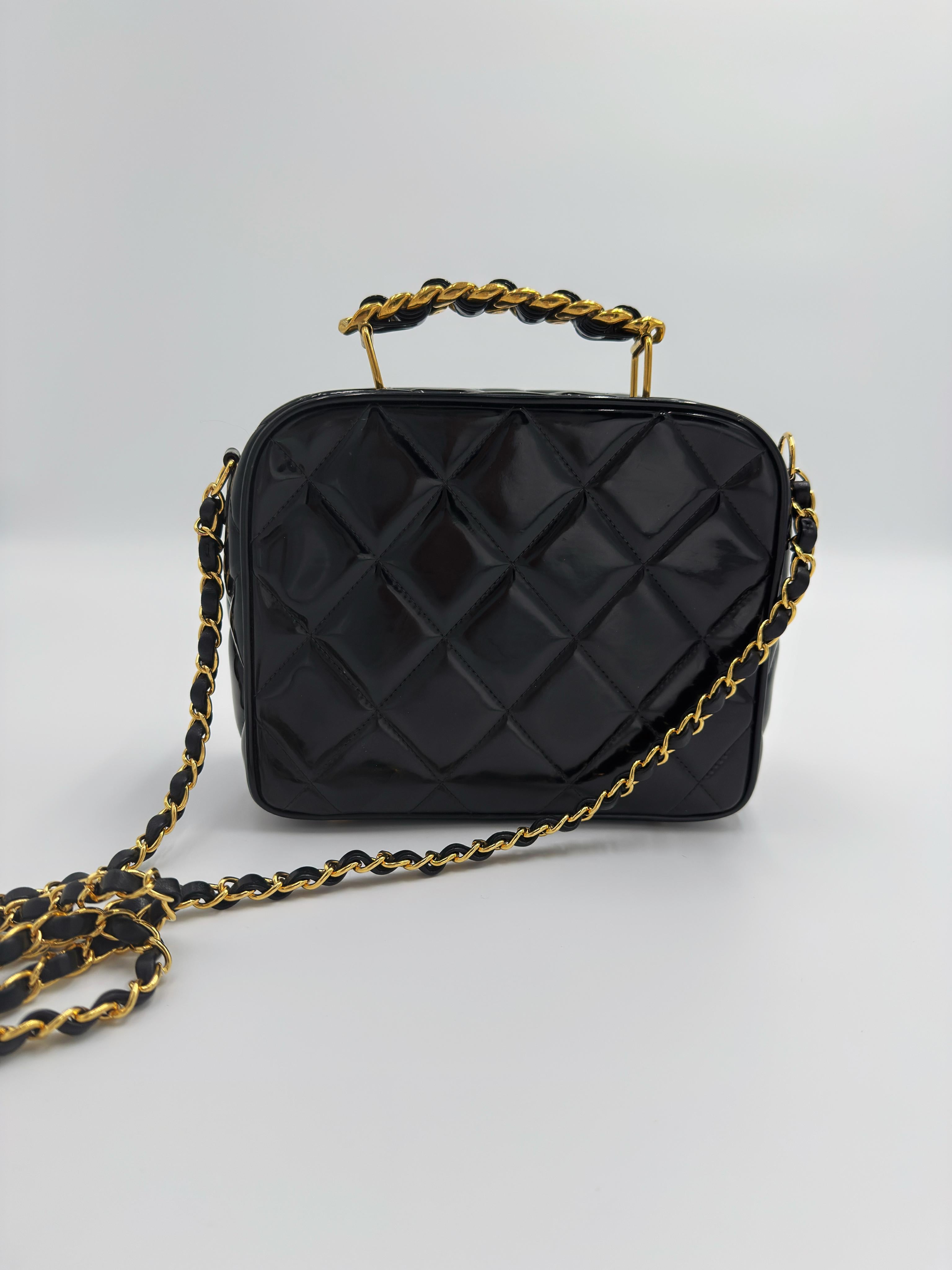 Chanel 1995 Rare Logo Black Vanity Case Bag Bon état - En vente à San Francisco, CA