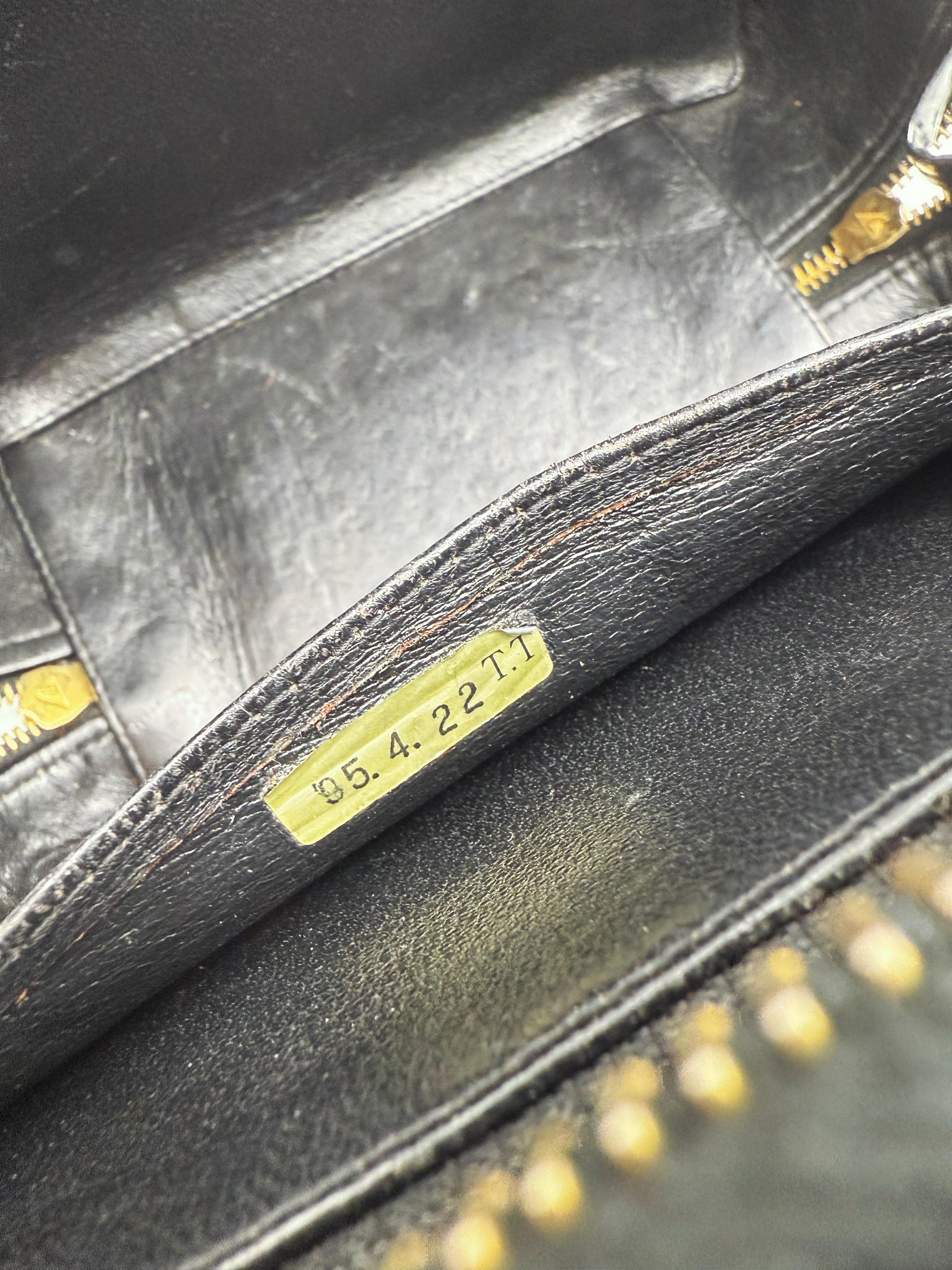 Chanel 1995 Rare Logo Black Vanity Case Bag en vente 2