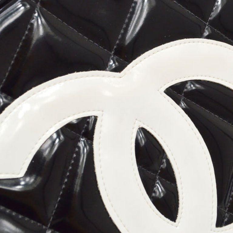 Chanel 1995 Round Vanity Handbag In Good Condition For Sale In London, GB