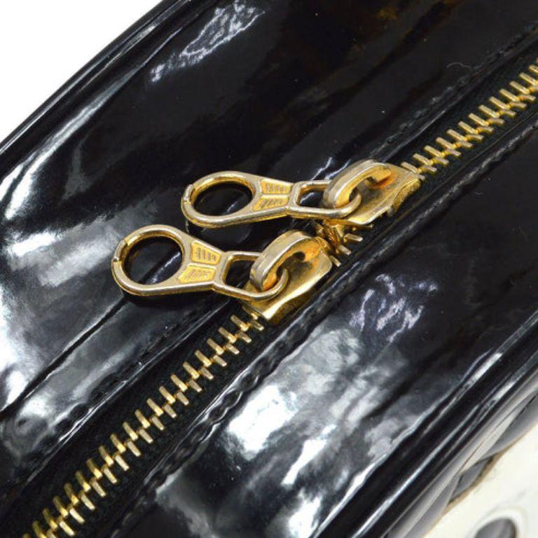 Chanel 1995 Round Vanity Handbag For Sale 4