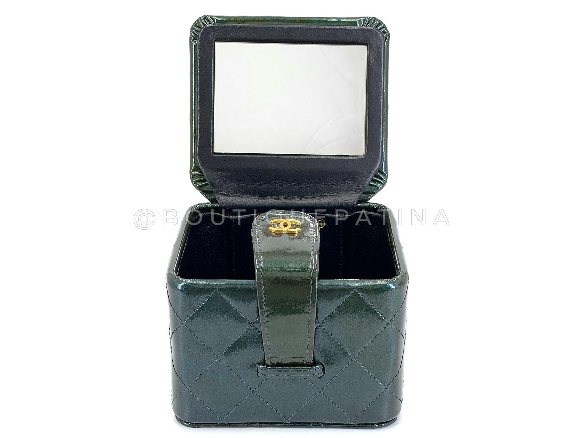 Chanel 1995 Runway Patent Forest Green Mini Vanity Case Bag 24k GHW 68730 en vente 5