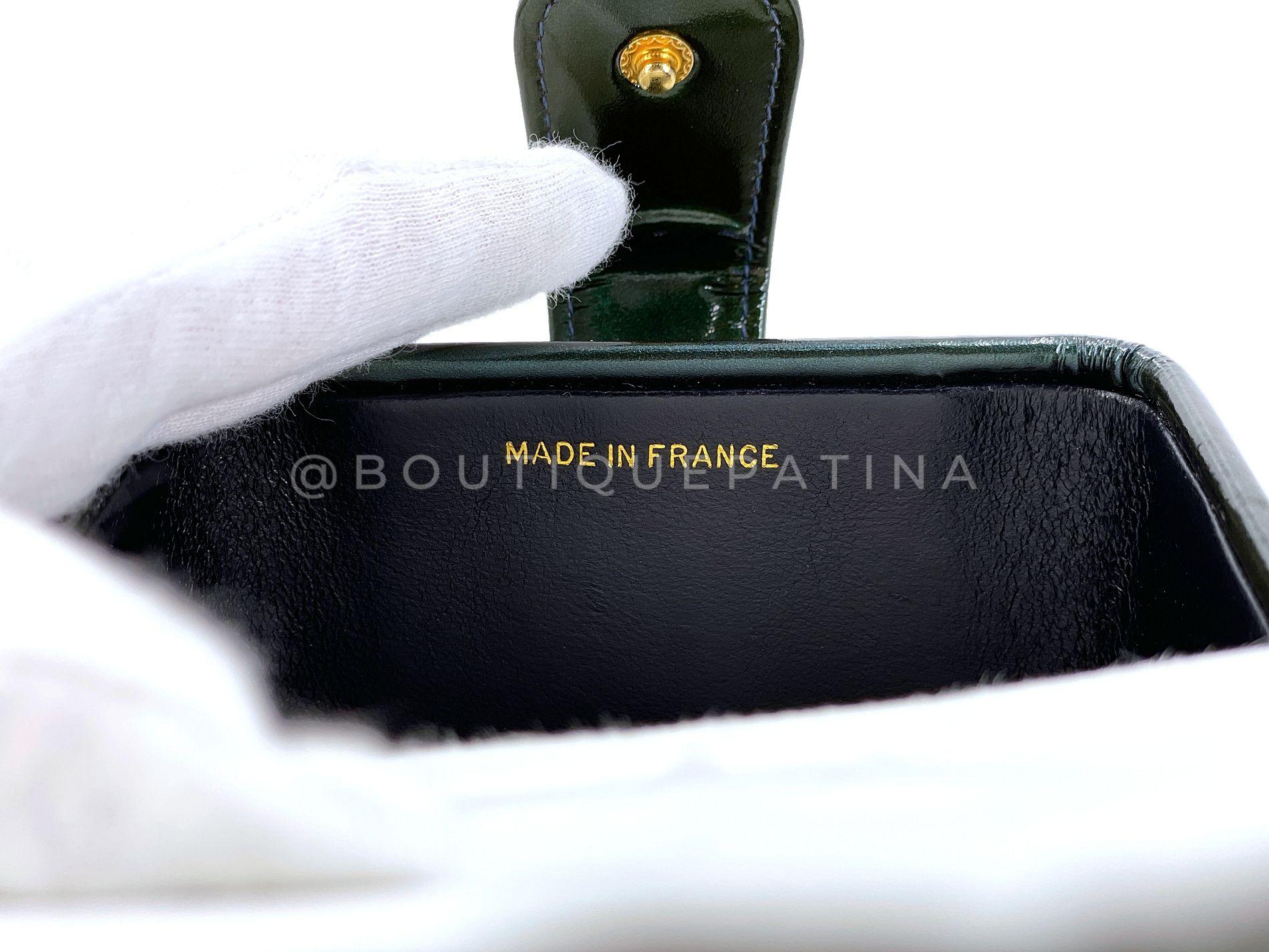 Chanel 1995 Runway Patent Forest Green Mini Vanity Case Bag 24k GHW 68730 en vente 7