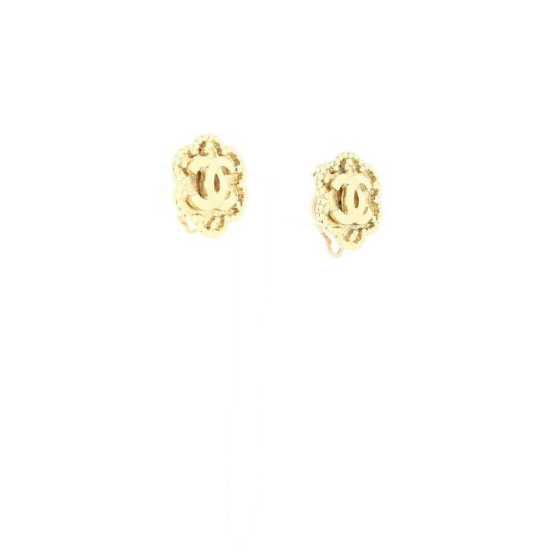 Chanel 1995 Shamrock earrings

Very good condition, shows almost no signs of use nor wear, some scratches but not visible on the front side
Gold tone metal hardware
Packaging : Opulence vintage dust bag and box

Additional information:
Designer: