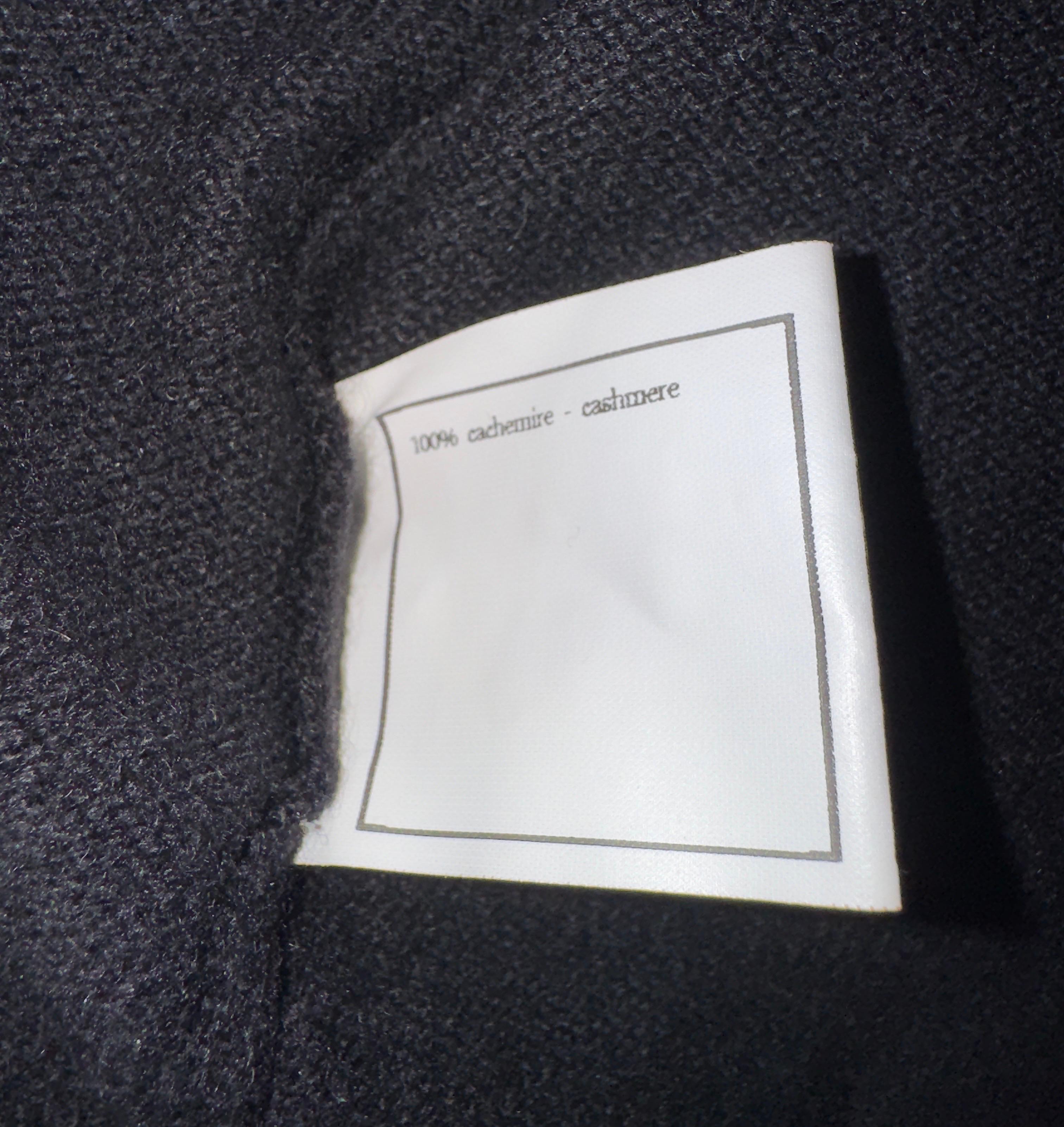 Chanel 1995 Firma in cashmere CC Logo Cardigan Giacca Top Cropped Twin Set 38 in vendita 5