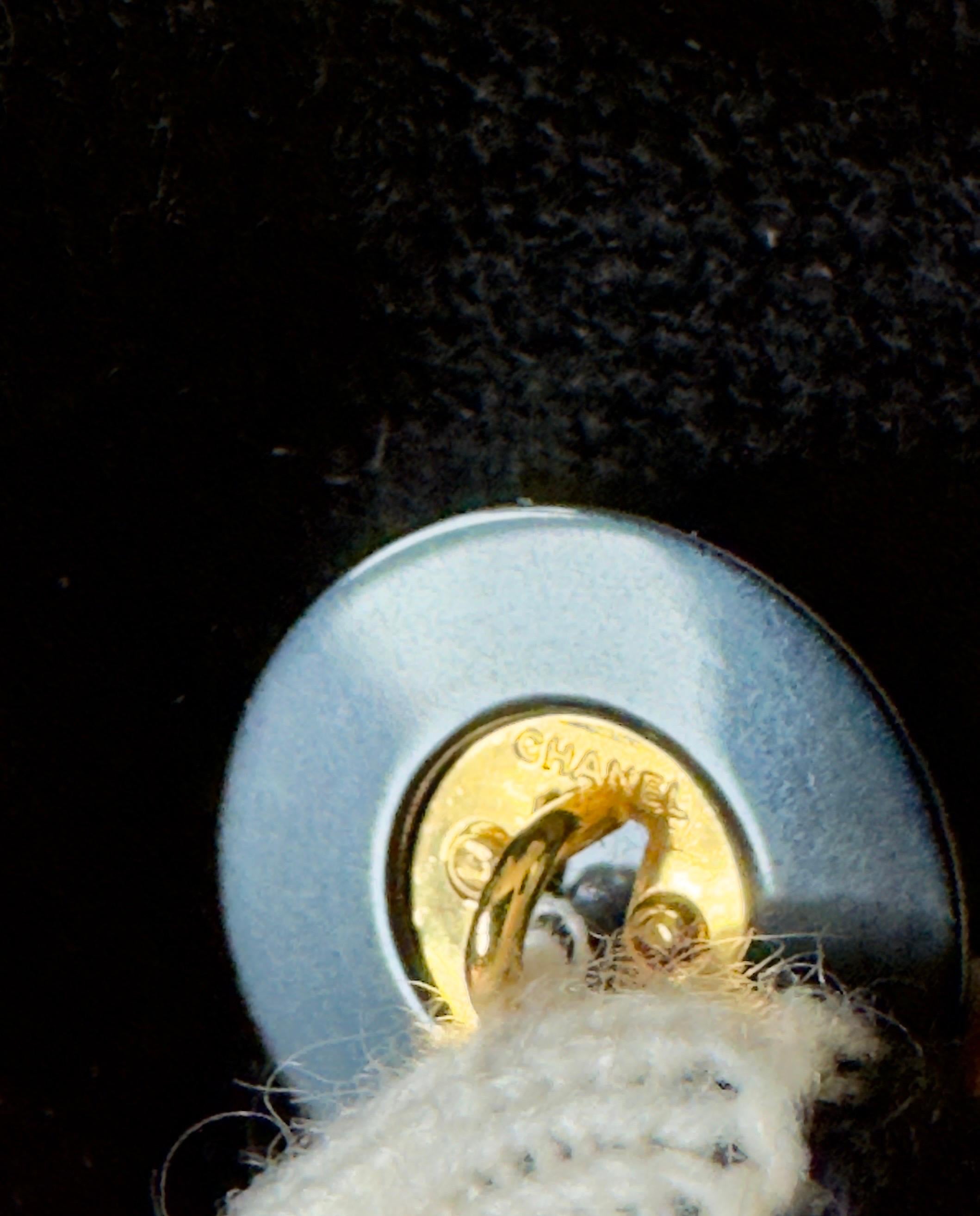 Chanel 1995 Firma in cashmere CC Logo Cardigan Giacca Top Cropped Twin Set 38 in vendita 4