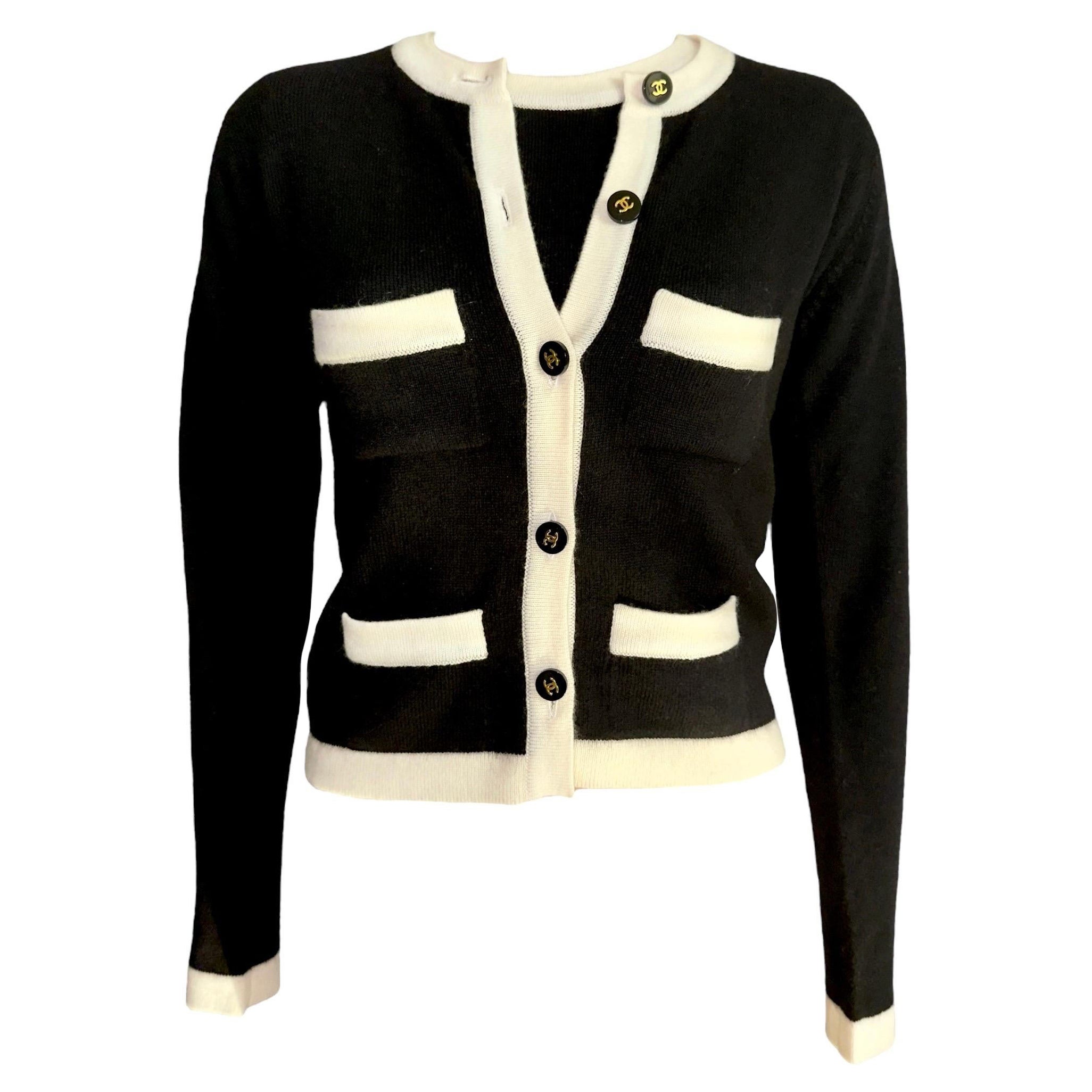 CHANEL 1995 Signature Cashmere CC Logo Cardigan Jacket Top Cropped Twin Set 38
