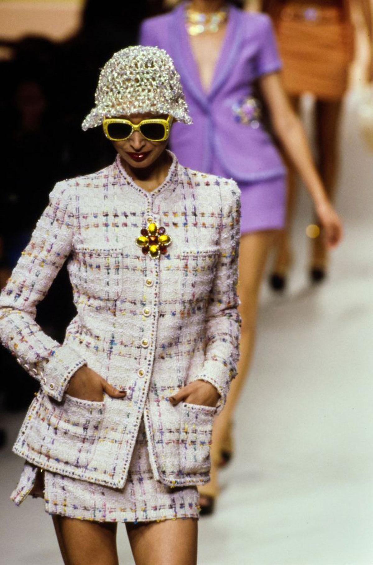 Chanel 1995 Spring Runway Vintage Iridescent Clear Transparent Woven Barbie Hat

Year: 1990s

Transparent Iridescent woven hat from the Karl Lagerfeld era

Made in France