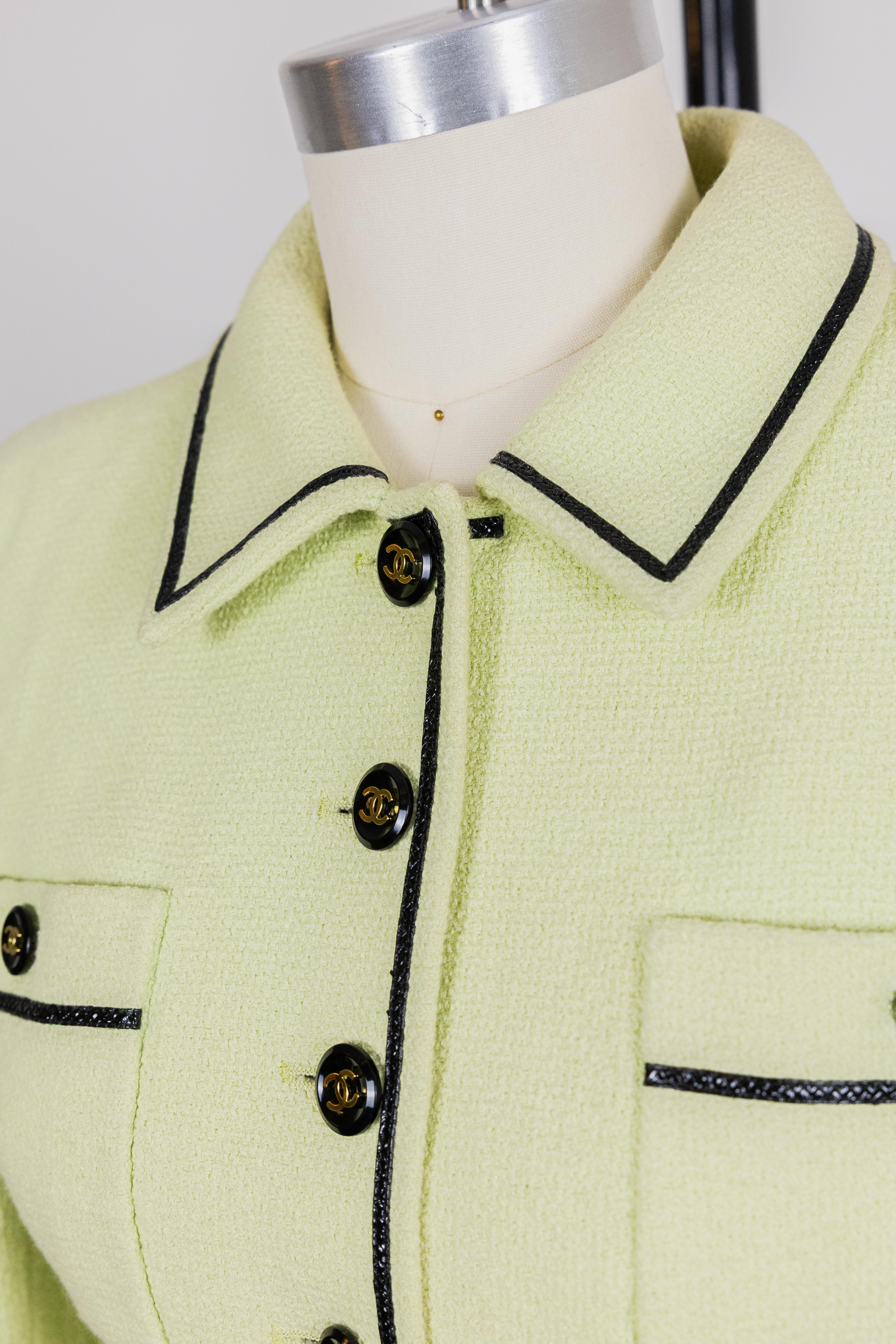 Chanel 1995 Frühjahr/Sommer Barbie Collection Vintage Green Cropped Jacket (Beige) im Angebot