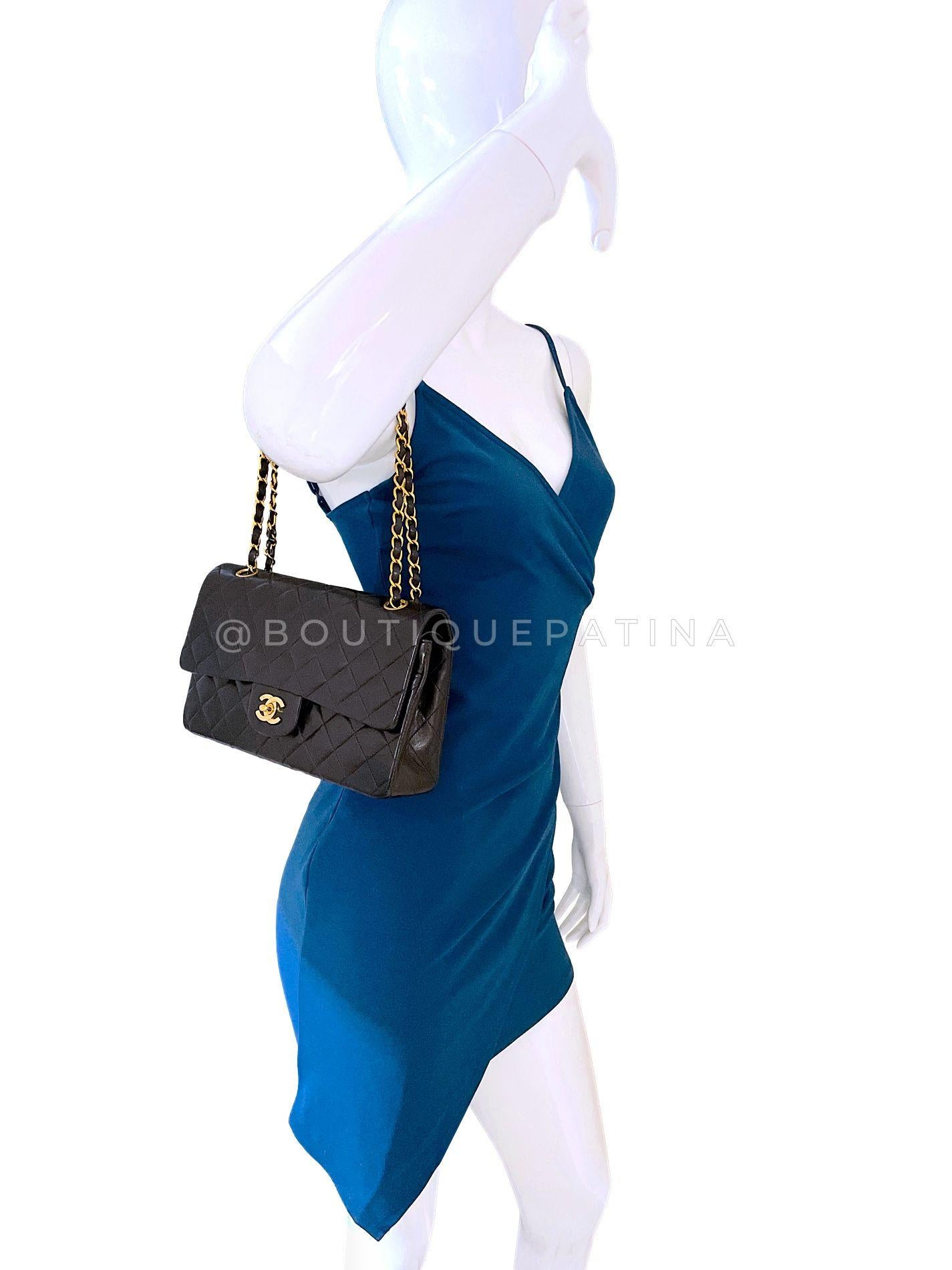 Chanel 1995 Vintage Black Lambskin Medium Classic Double Flap Bag 24k GHW 66288 en vente 10