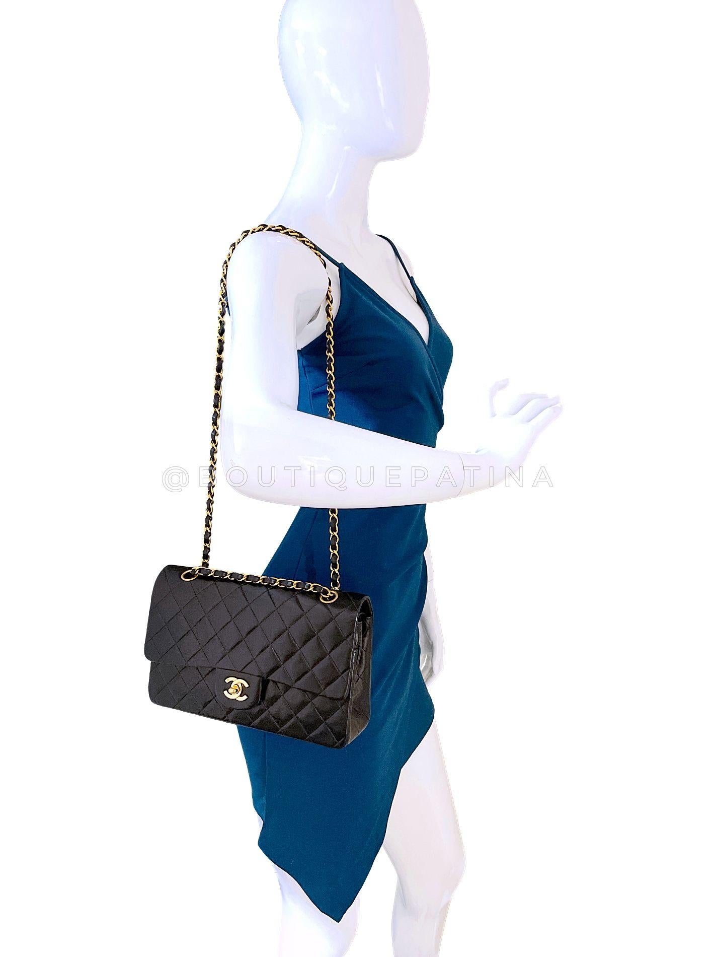Chanel 1995 Vintage Black Lambskin Medium Classic Double Flap Bag 24k GHW 66288 en vente 11