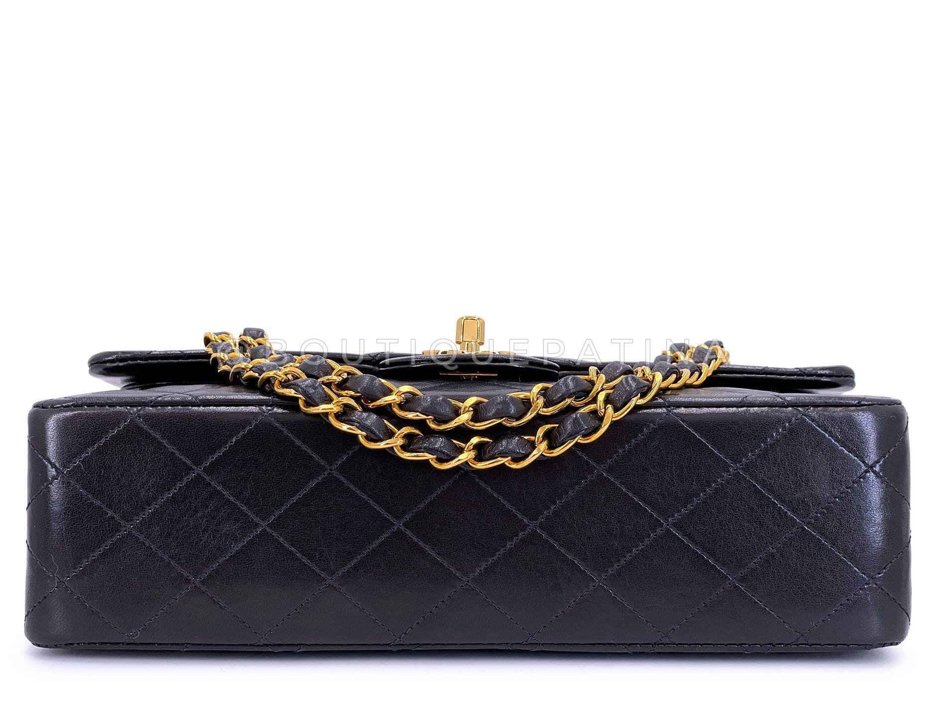 Chanel 1995 Vintage Black Lambskin Medium Classic Double Flap Bag 24k GHW 66288 en vente 1