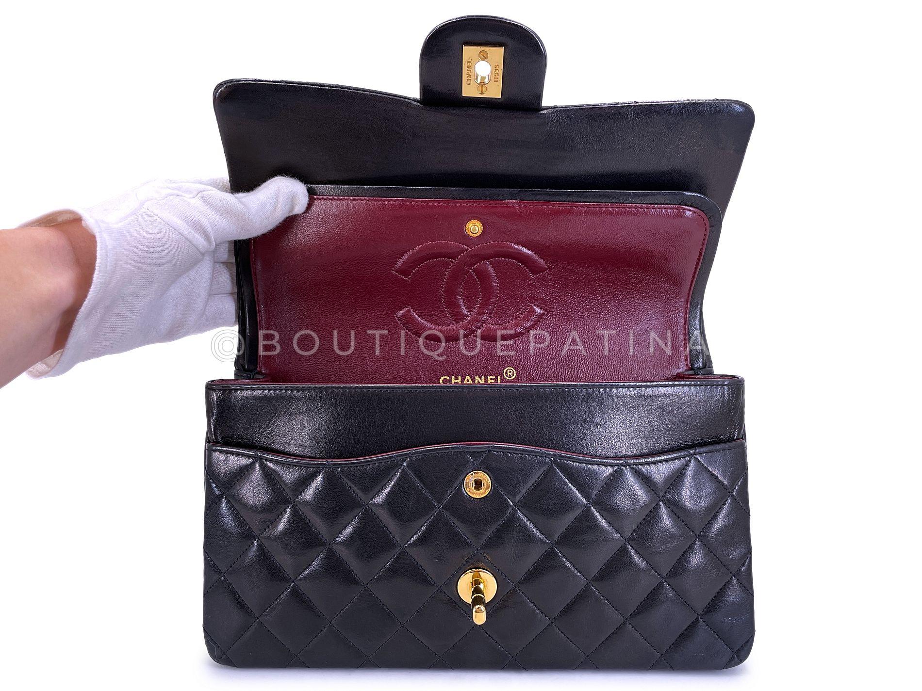 Chanel 1995 Vintage Black Lambskin Medium Classic Double Flap Bag 24k GHW 66288 en vente 4