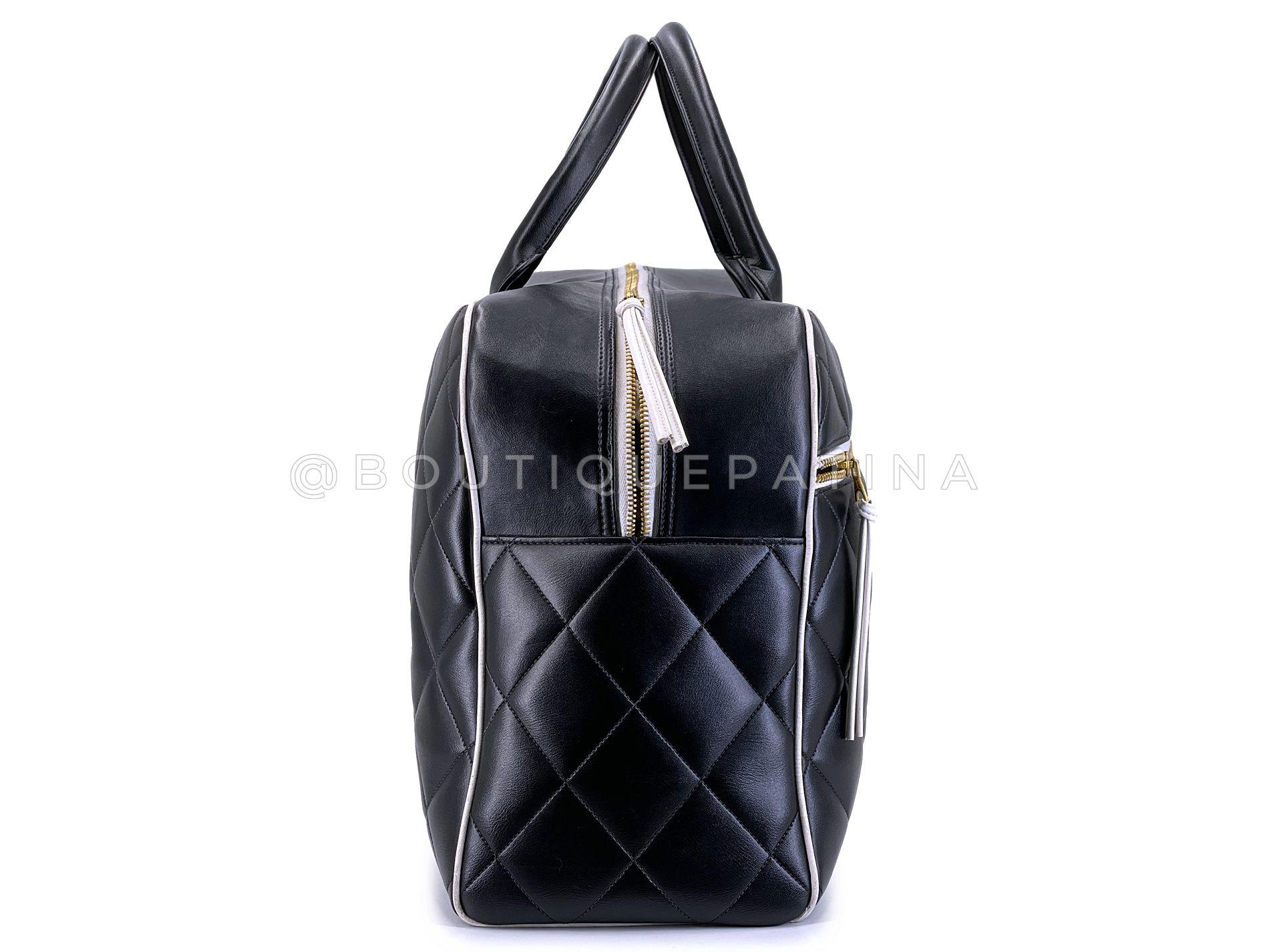 Chanel 1995 Vintage schwarzer Brief große Bowler Duffle Bag 68750 (Schwarz) im Angebot