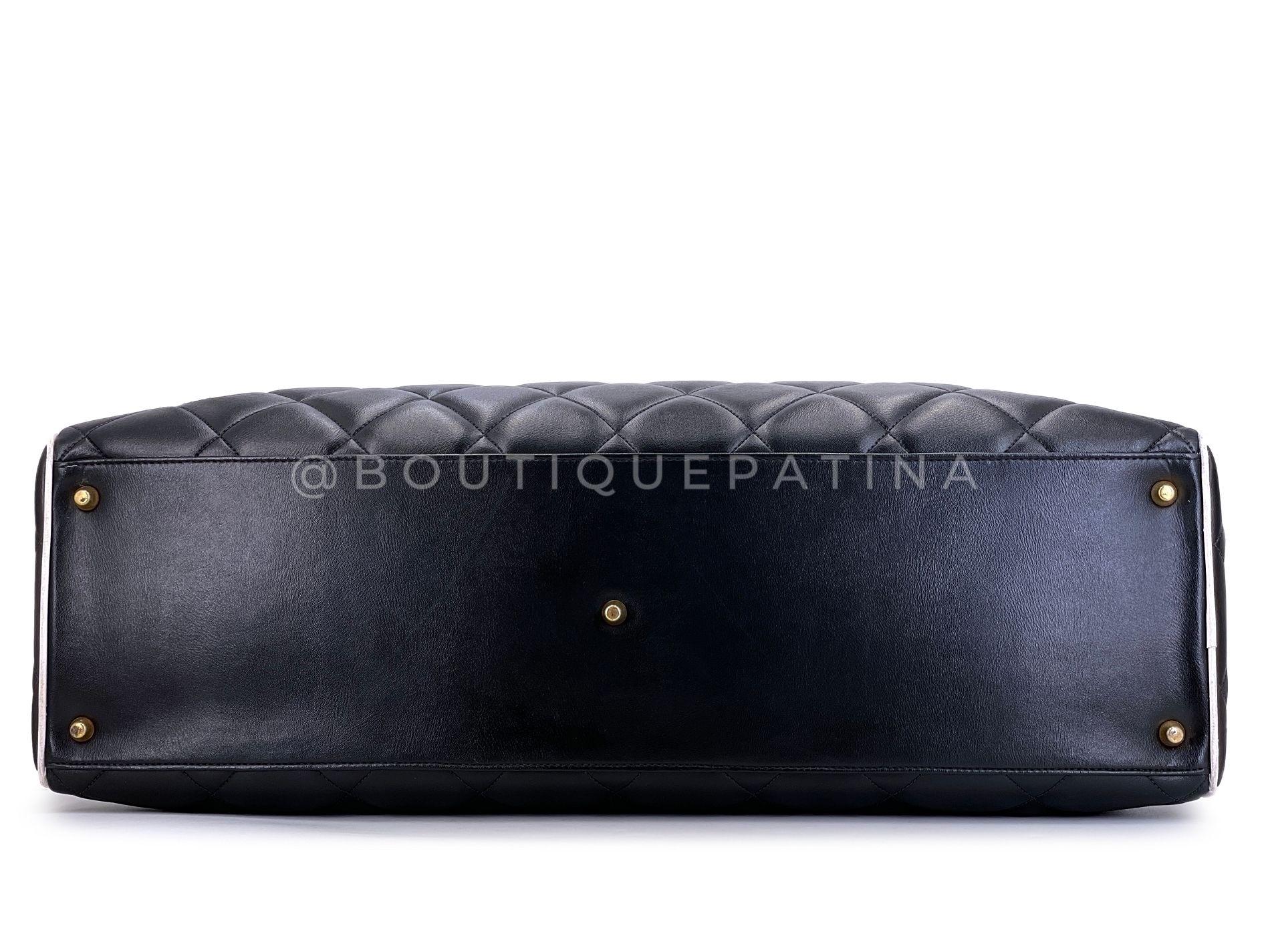Chanel 1995 Vintage schwarzer Brief große Bowler Duffle Bag 68750 Damen im Angebot