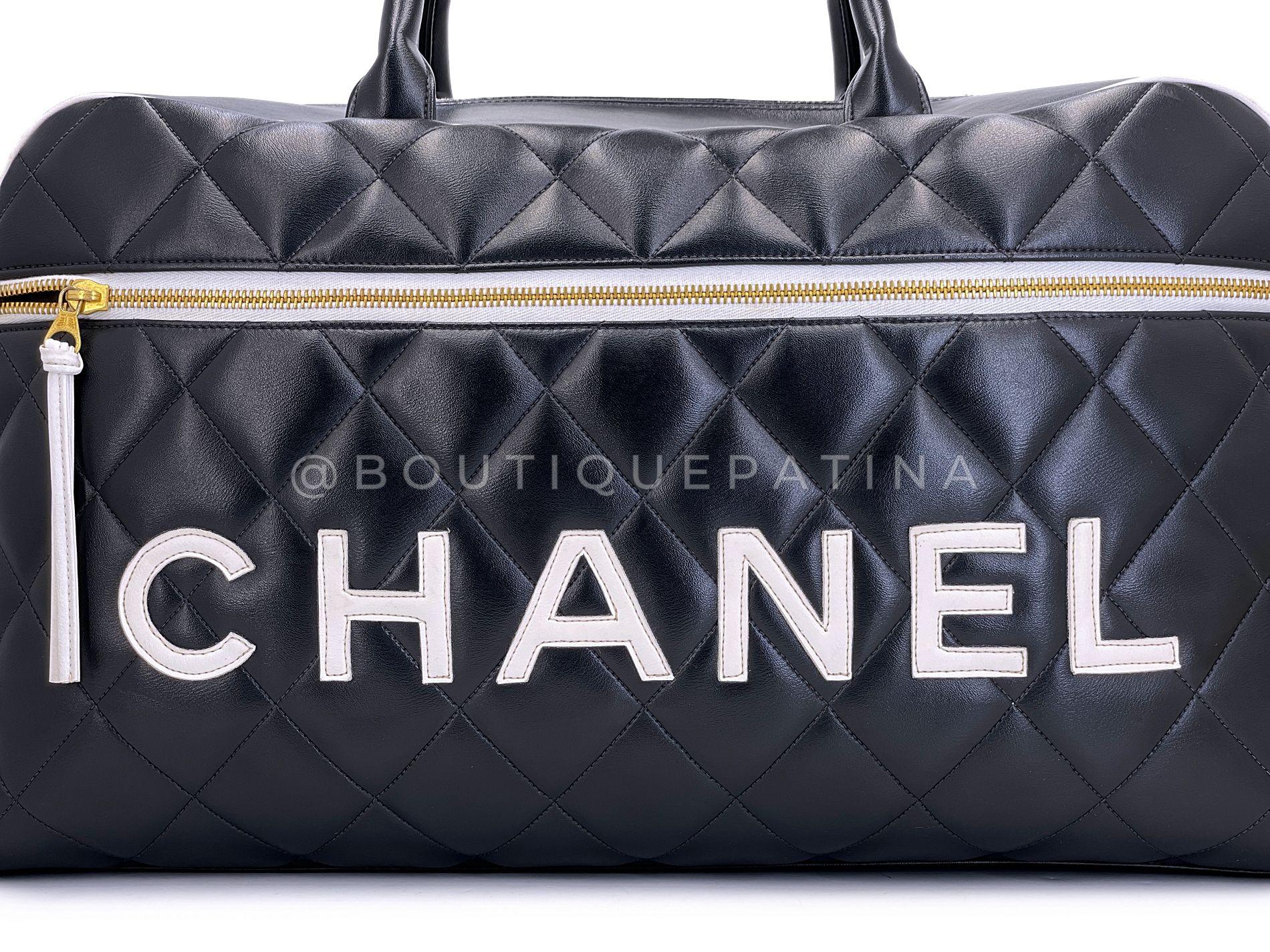 Chanel 1995 Vintage schwarzer Brief große Bowler Duffle Bag 68750 im Angebot 2