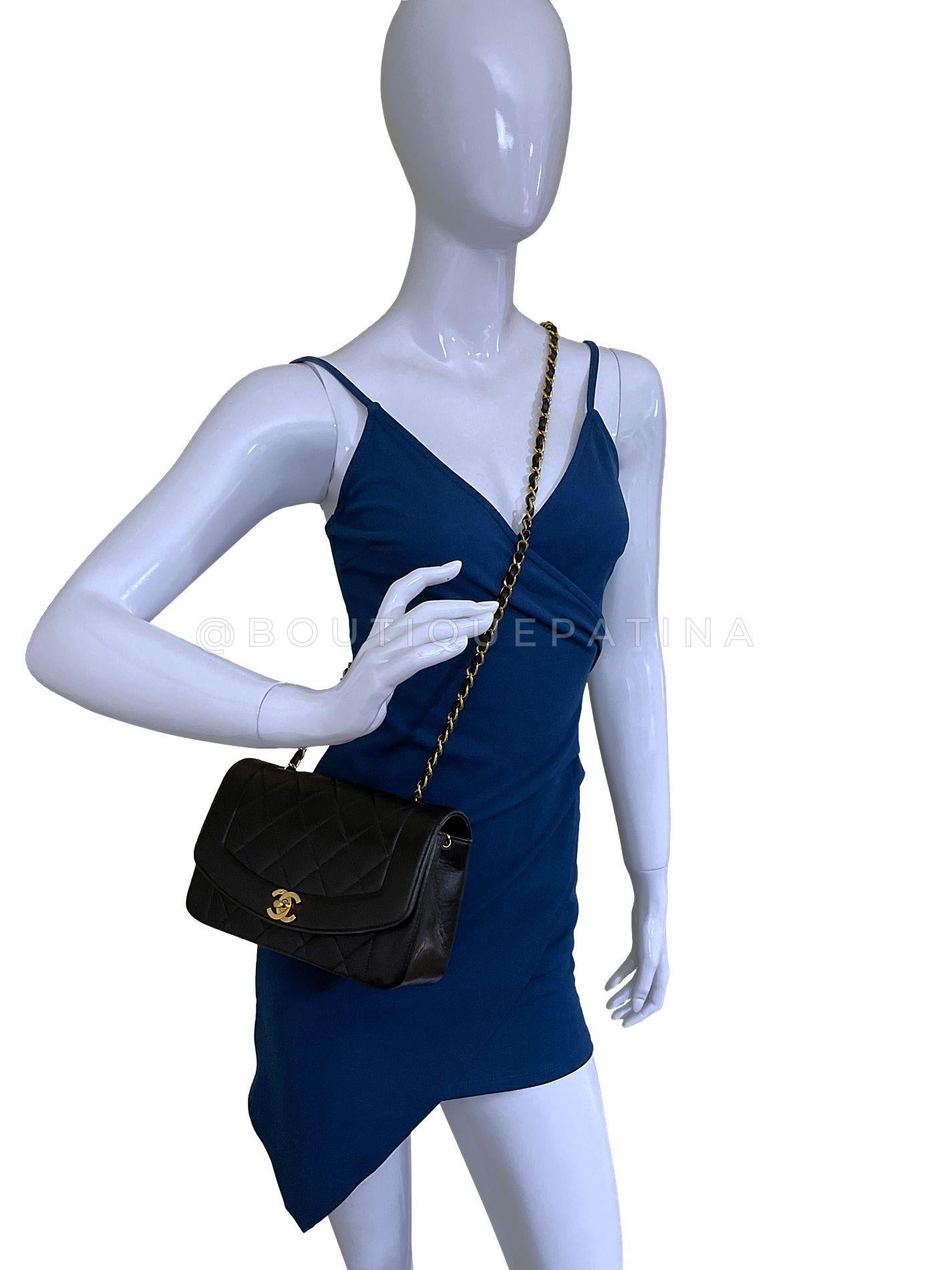 Chanel 1995 Vintage Black Small Diana Bag Lambskin 24k GHW 65663 For Sale 10