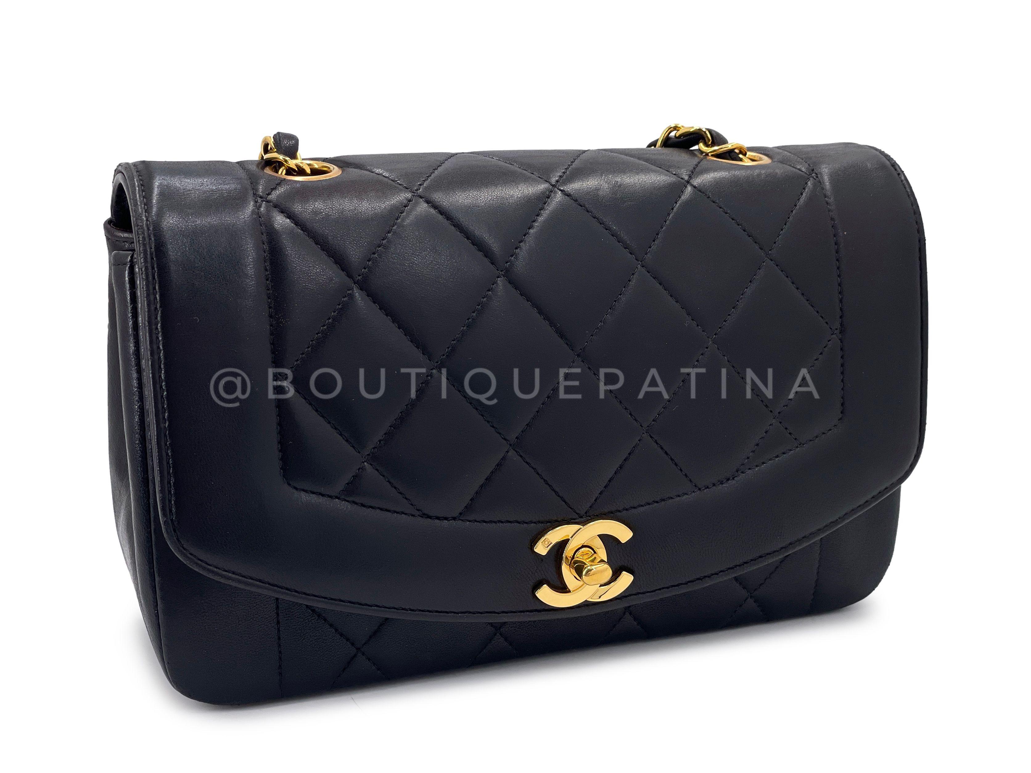 Chanel 1995 Vintage Black Small Diana Bag Lambskin 24k GHW 65663 In Excellent Condition For Sale In Costa Mesa, CA