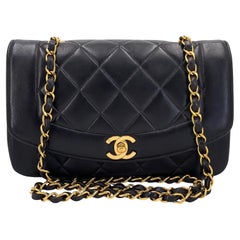 Chanel 1995 Vintage Schwarze kleine Diana Tasche aus Lammfell 24k GHW 65663, schwarz