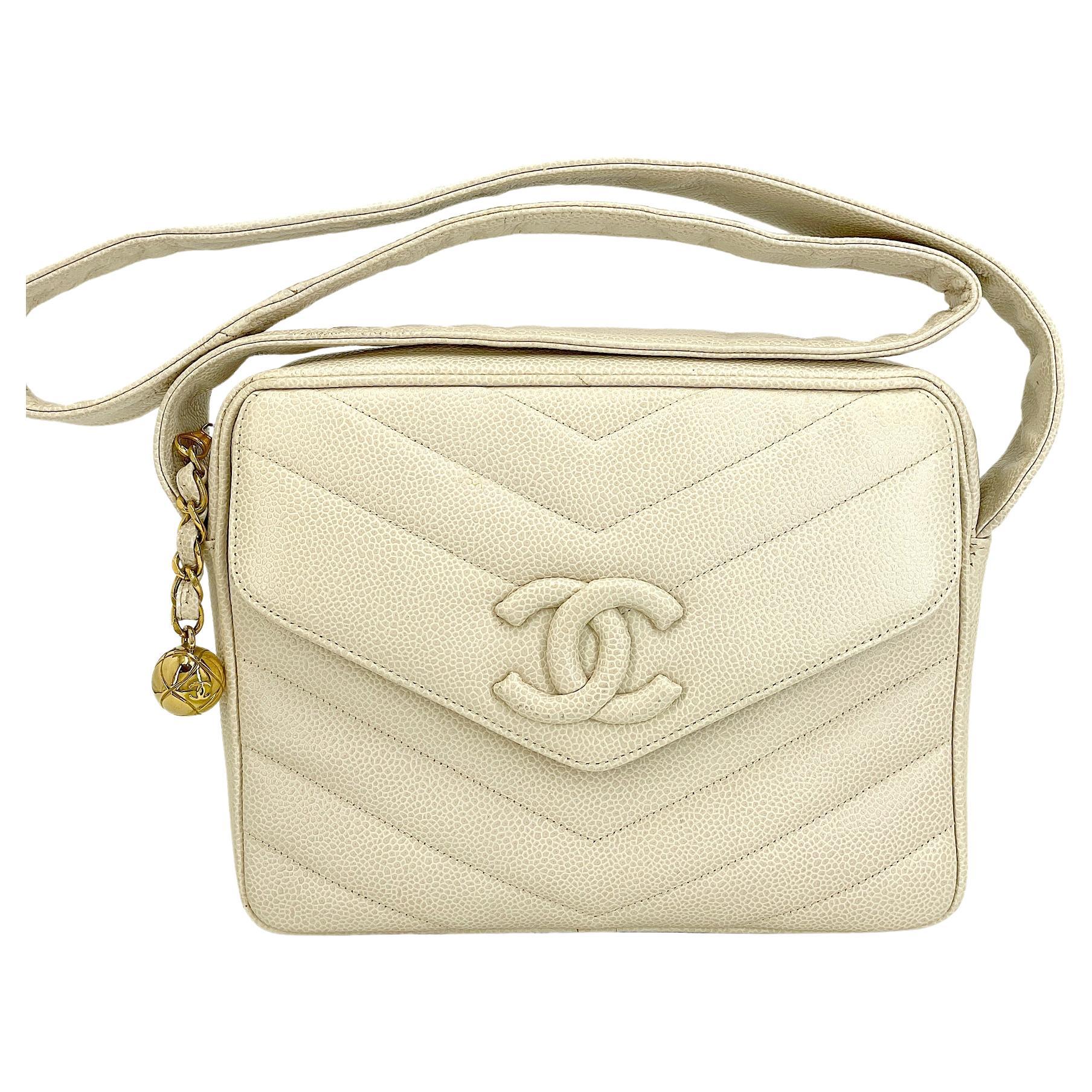 Chanel Vintage Pilz Beige Kaviar Deckel CC Kameratasche 24k GHW 68266 im Angebot bei 1stDibs