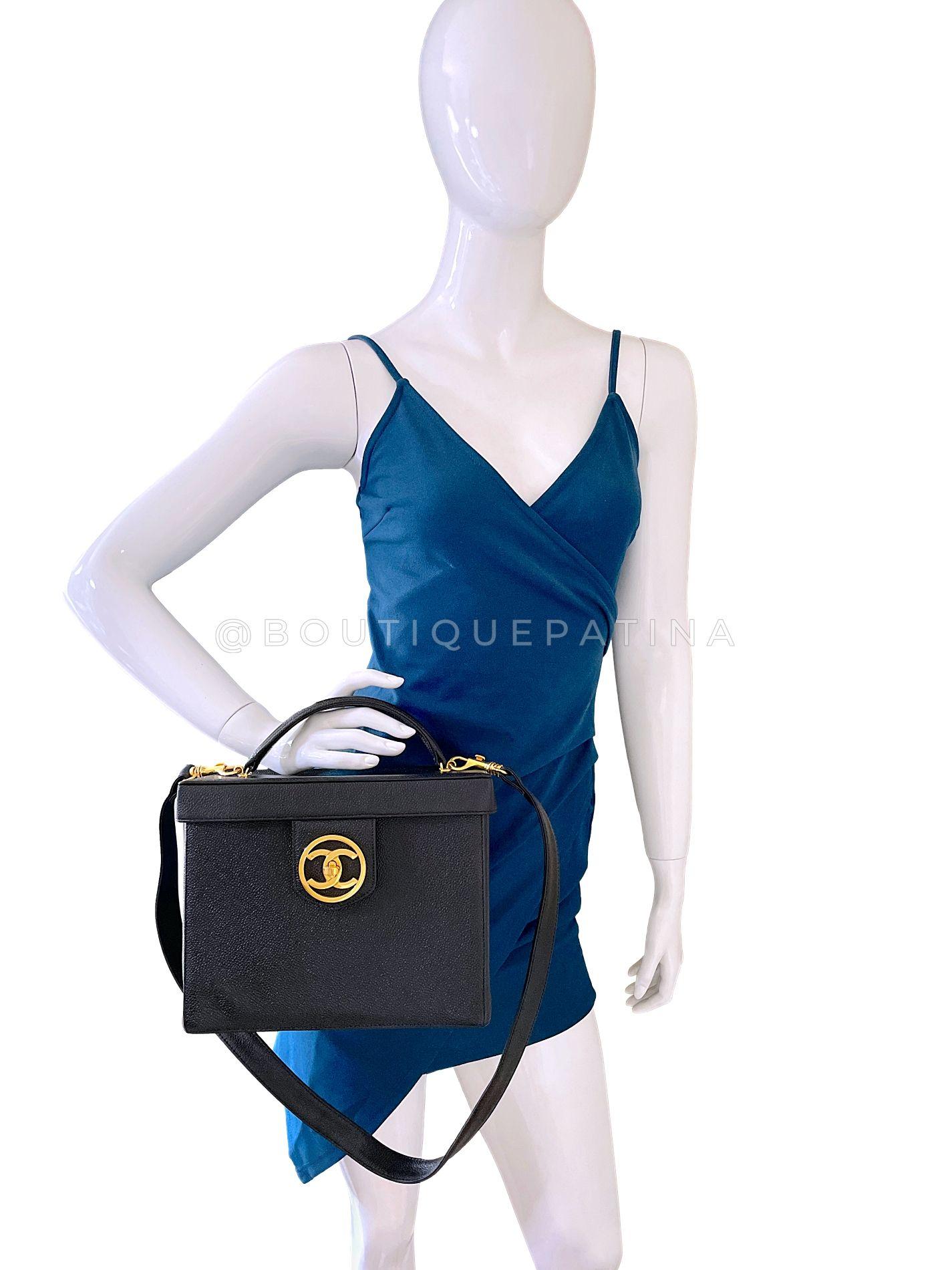 Chanel 1995 Vintage Caviar Box Vanity Case w Strap Bag 24k GHW 68869 en vente 10