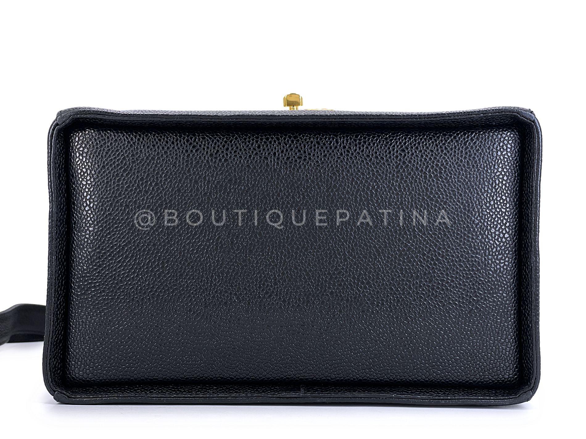 Chanel 1995 Vintage Caviar Box Vanity Case w Strap Bag 24k GHW 68869 Pour femmes en vente