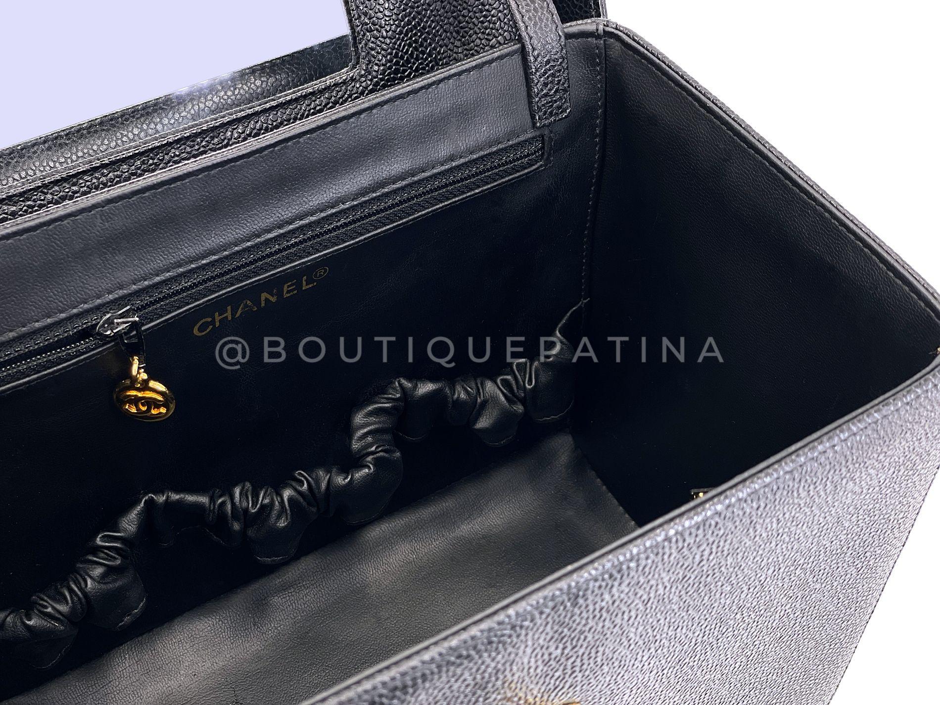 Chanel 1995 Vintage Caviar Box Vanity Case w Strap Bag 24k GHW 68869 en vente 4