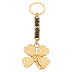 CHANEL 1995 Vintage four leaf clover leather interwoven gold chain key ring