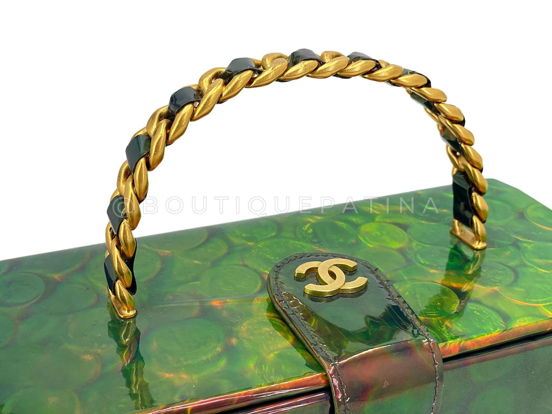 Chanel 1995 Vintage Holographic Green Vanity Case Bag 24k GHW 68337 In Excellent Condition For Sale In Costa Mesa, CA