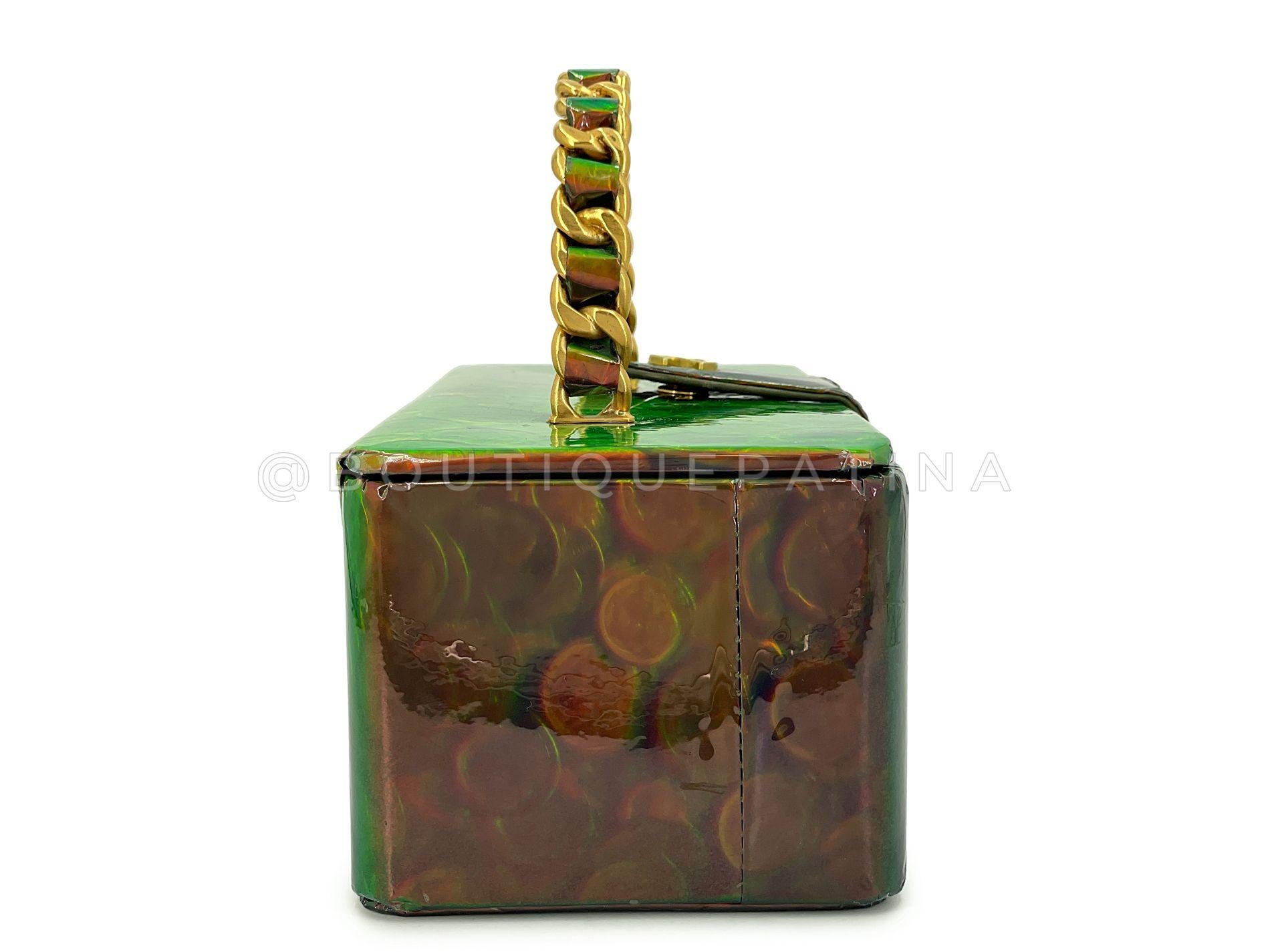 Women's Chanel 1995 Vintage Holographic Green Vanity Case Bag 24k GHW 68337 For Sale
