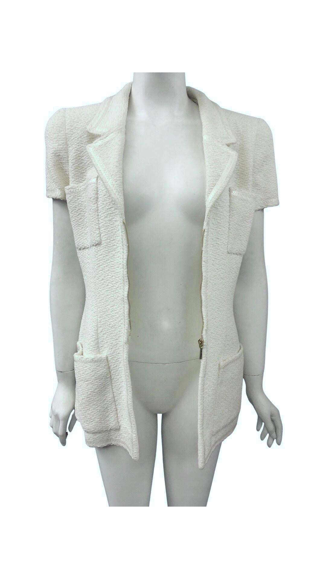 Chanel 1995 White Tweed Short Sleeves Jacket In Excellent Condition For Sale In Sheung Wan, HK