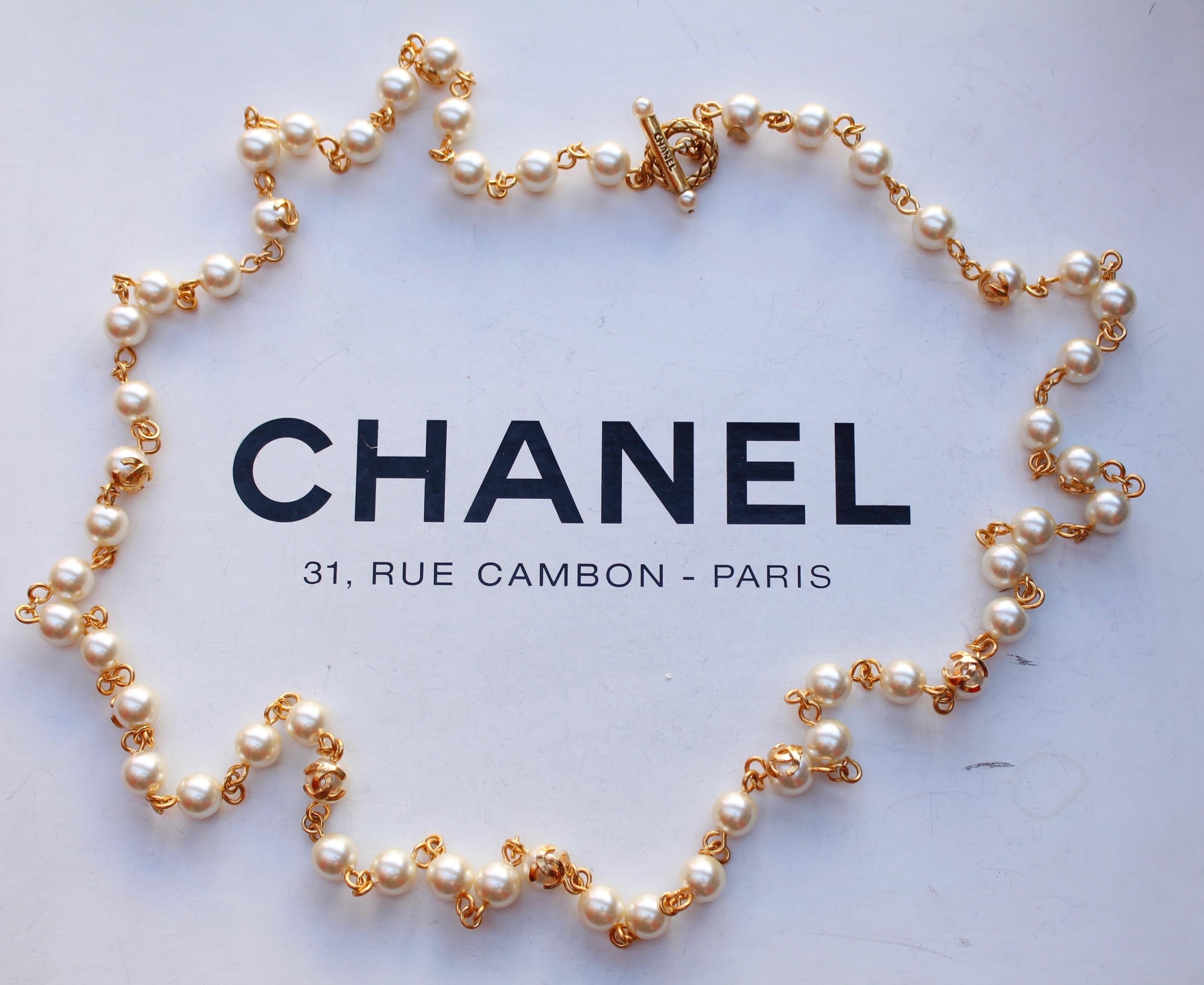CHANEL 1995P Long faux-pearl beaded necklace 1