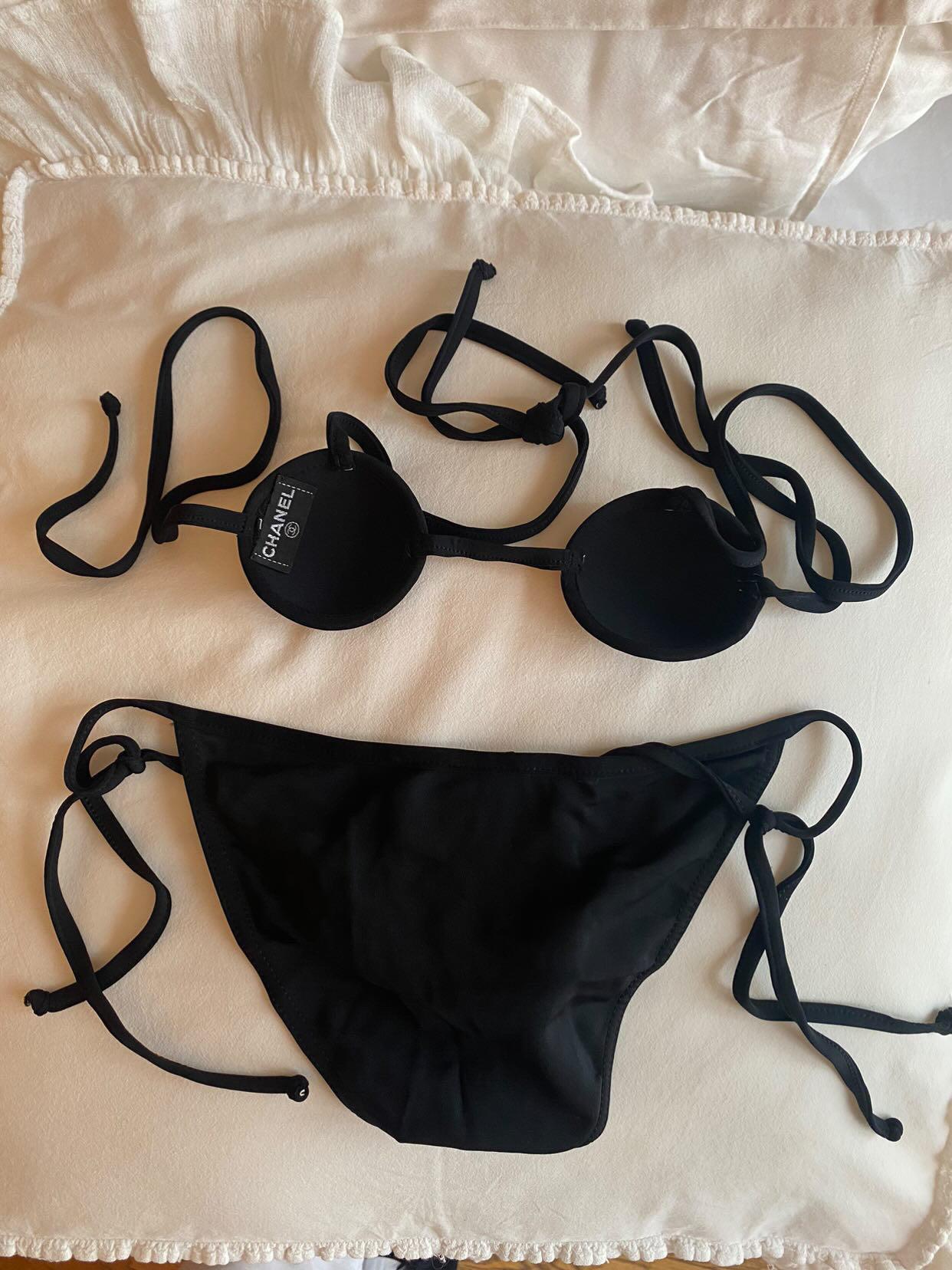 Chanel Spring 1996 Runway Micro Bikini

Bikini modeled by Stella Tenant in the spring 1996 runway show by Karl Lagerfeld for Chanel. This iconic style features Chanel's embroidered logos on the top and bottoms.

Unworn. 