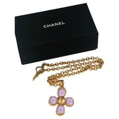 CHANEL By Goossens Colgante Cruz Cabujones Collar CC Logo Oro 1996