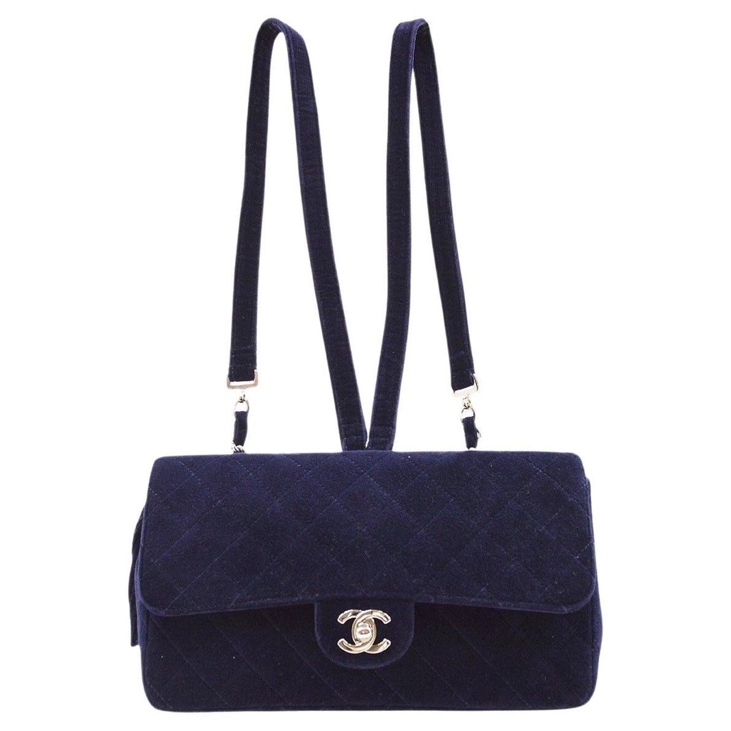 Chanel 1996 Rare Medium Classic Flap Navy Blue Velvet Quilted Backpack Bag Unisexe en vente