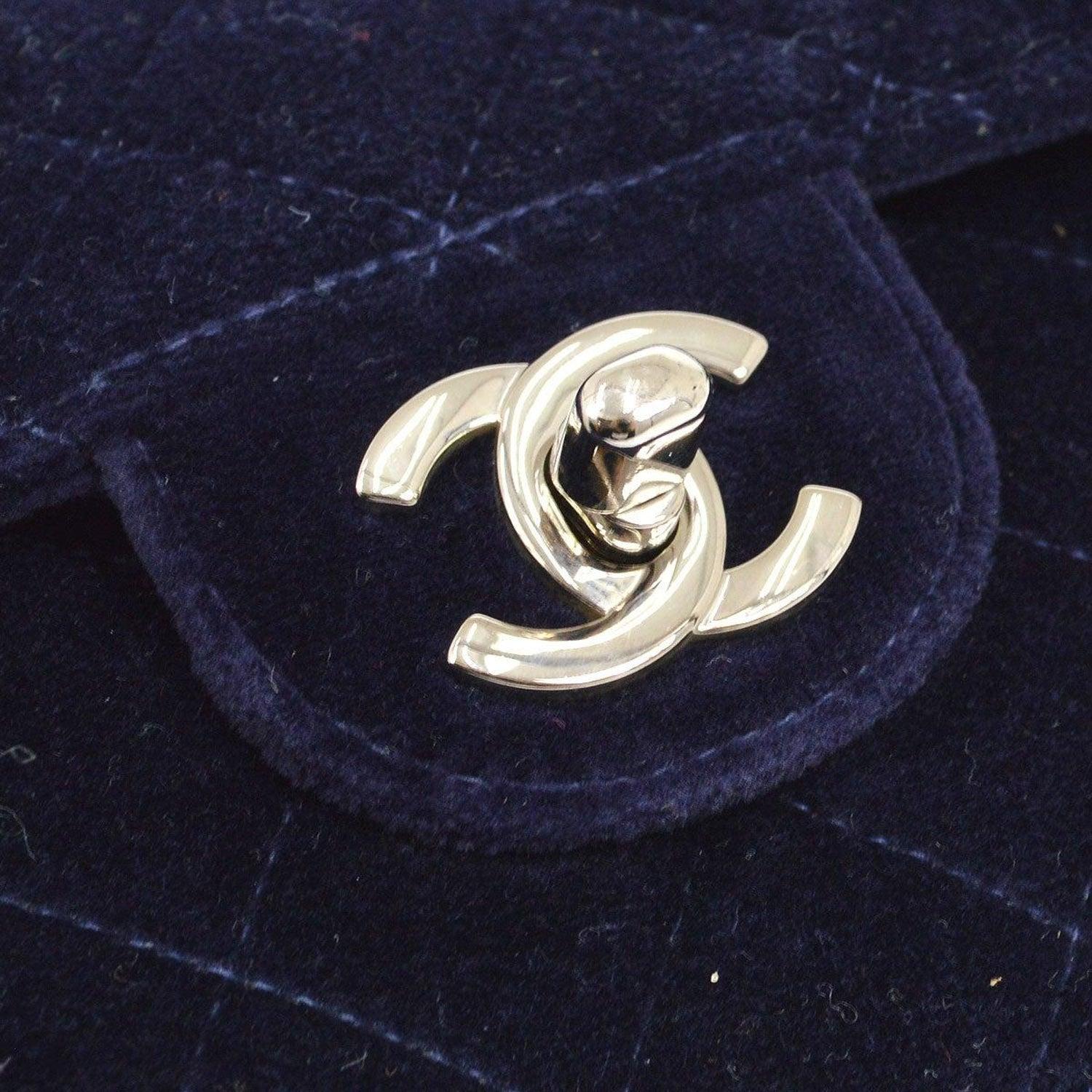 Chanel 1996 Rare Medium Classic Flap Navy Blue Velvet Quilted Backpack Bag en vente 2