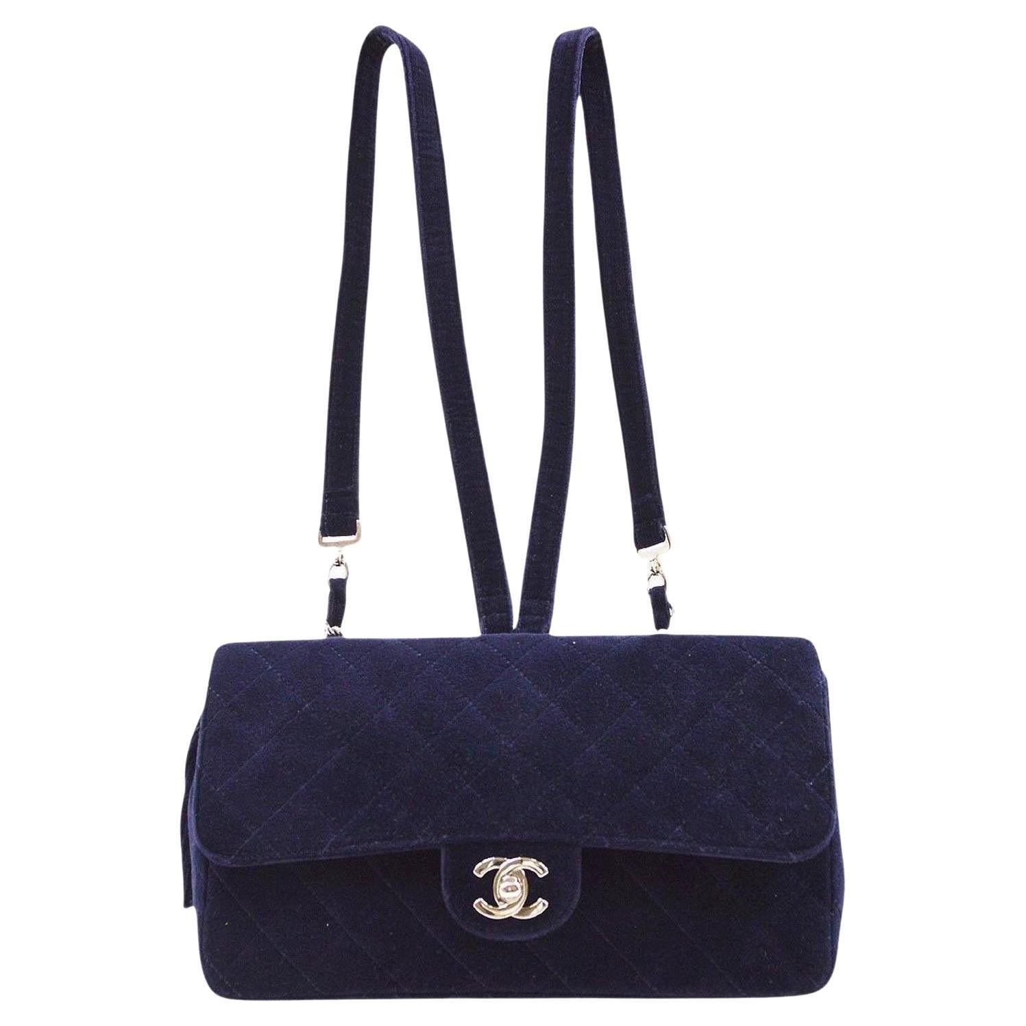 Chanel 1996 Rare Medium Classic Flap Navy Blue Velvet Quilted Backpack Bag en vente