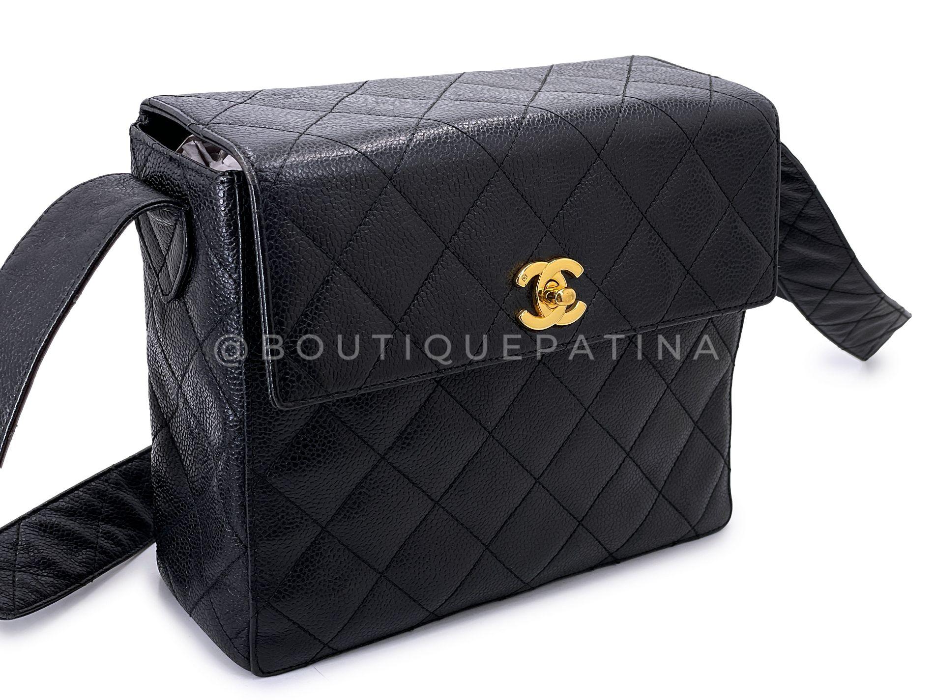 Chanel 1996 Vintage Black Caviar Box Crossbody Flap Bag 24k GHW 68643 In Excellent Condition For Sale In Costa Mesa, CA