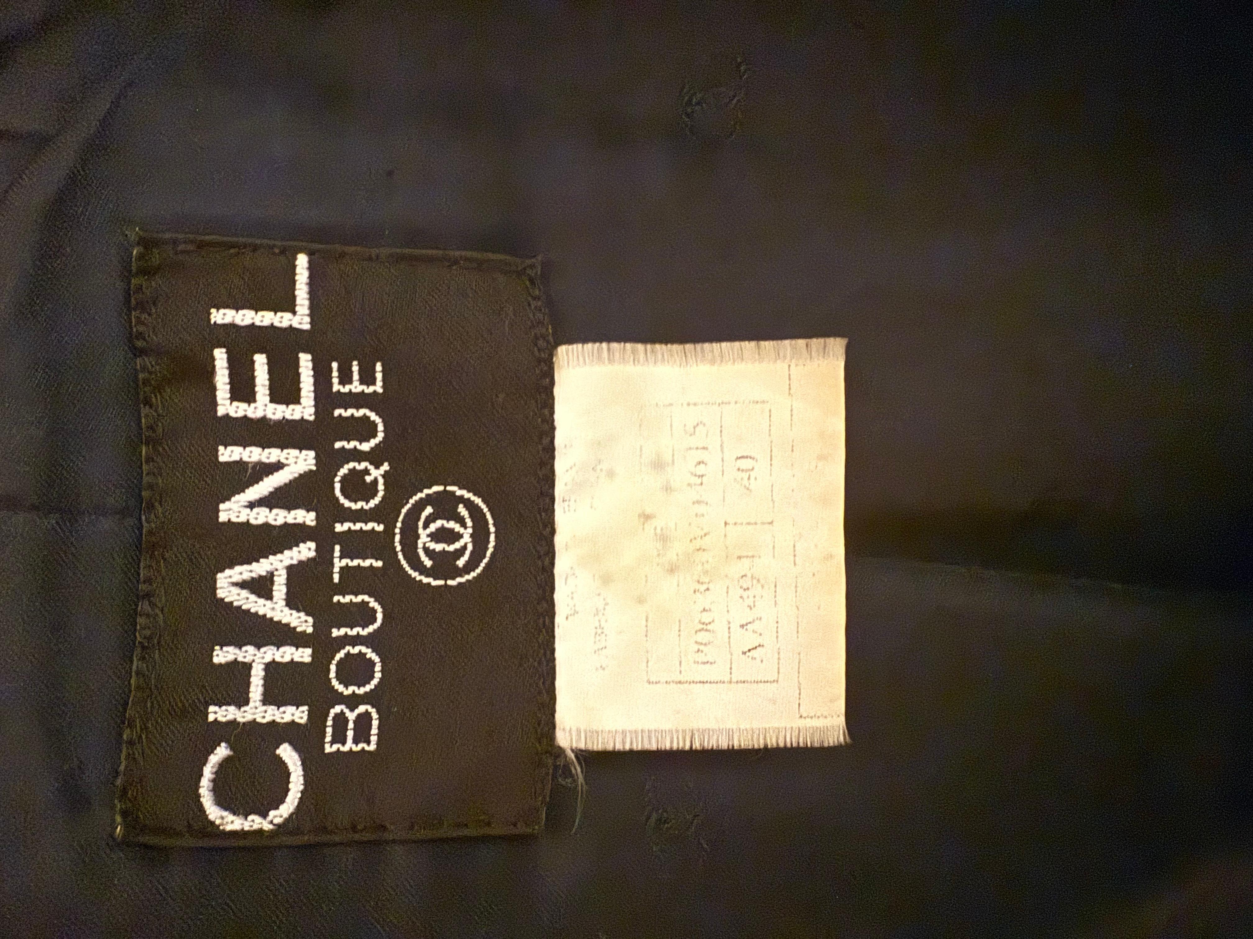 Chanel 1996 Vintage Navy Giacca in lana lunga con 13 bottoni CC in vendita 2