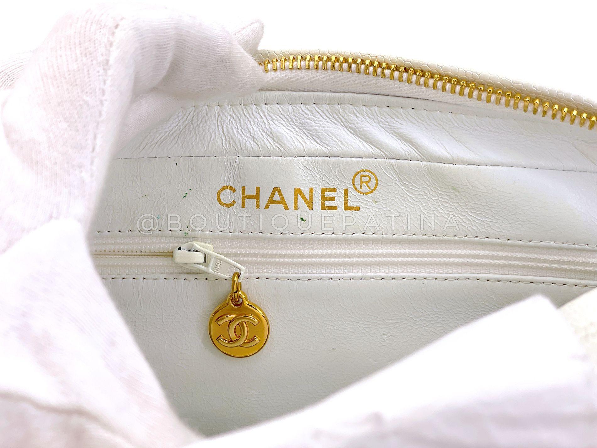 Chanel 1996 Vintage Blanc Caviar Classic Camera Case Bag CC Clasp 24k GHW 68561 en vente 6